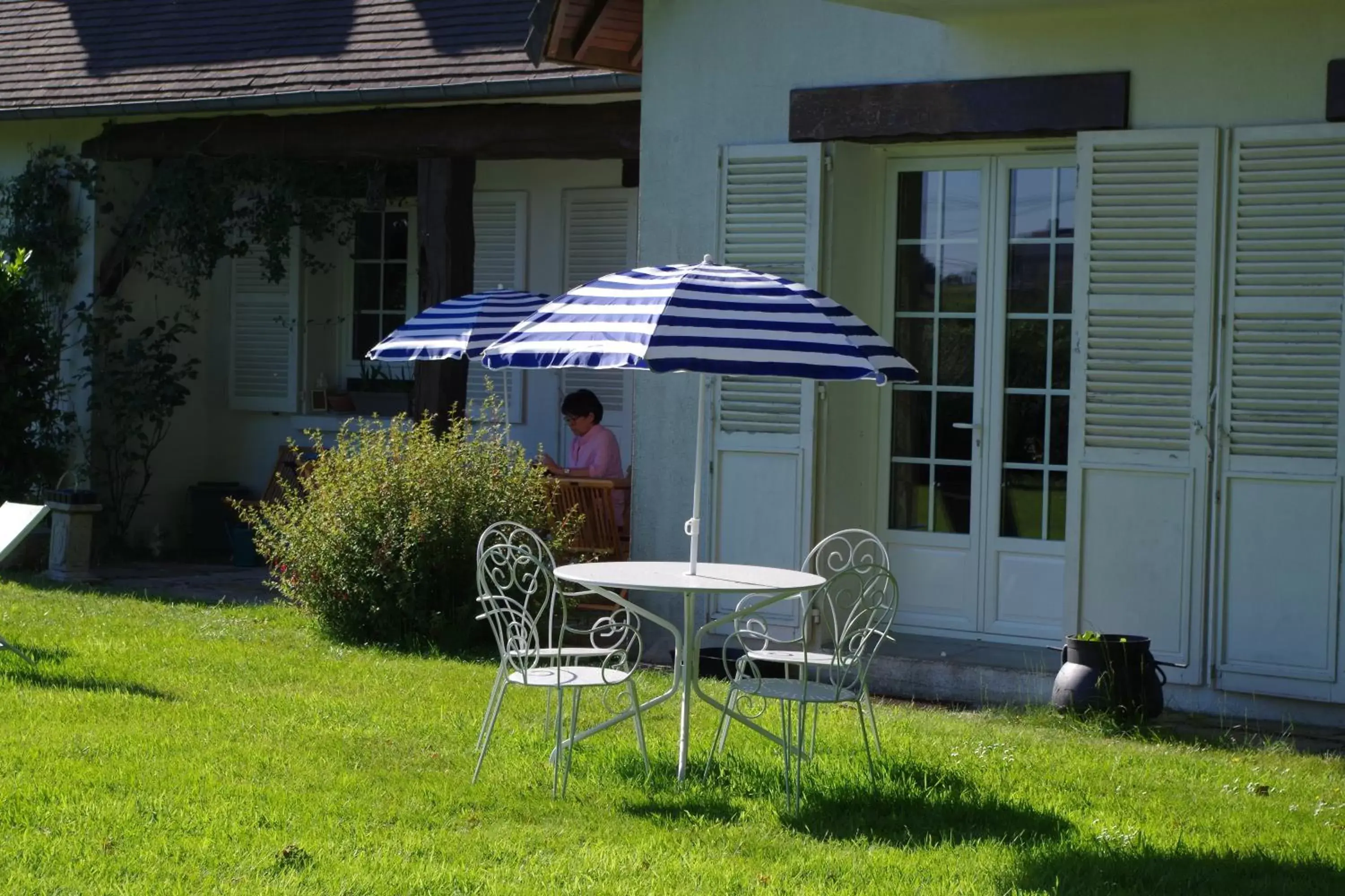 Garden, Property Building in Bed and Breakfast Saultchevreuil, au Mont Saint Michel