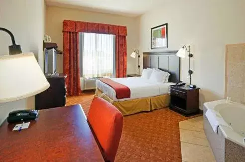 Photo of the whole room, Bed in Holiday Inn Express Hotel and Suites Athens, an IHG Hotel