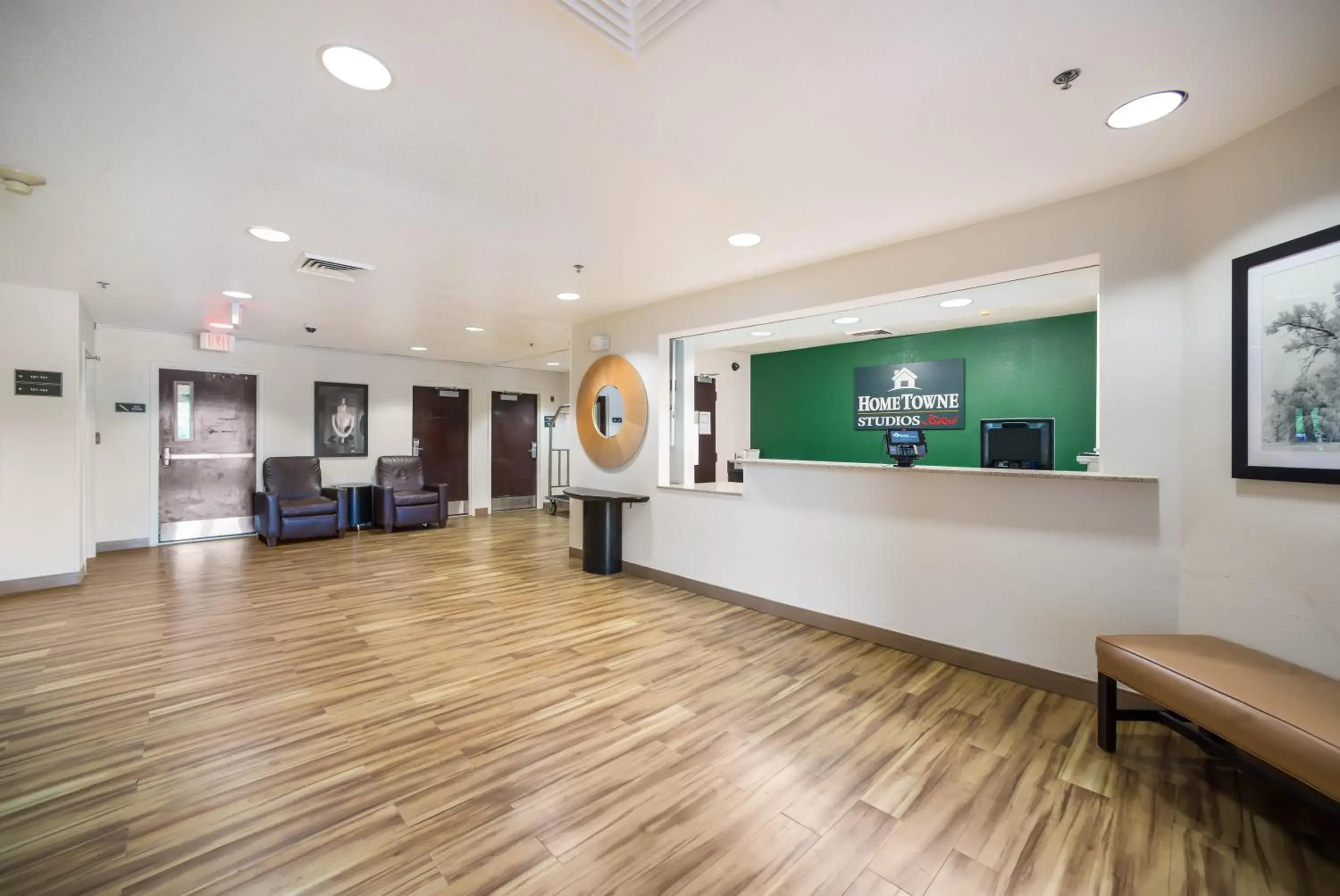 Lobby or reception in HomeTowne Studios by Red Roof St. Louis - Airport/N Lindbergh Lobby or reception in HomeTowne Studios by Red Roof St. Louis - Airport/N Lindbergh