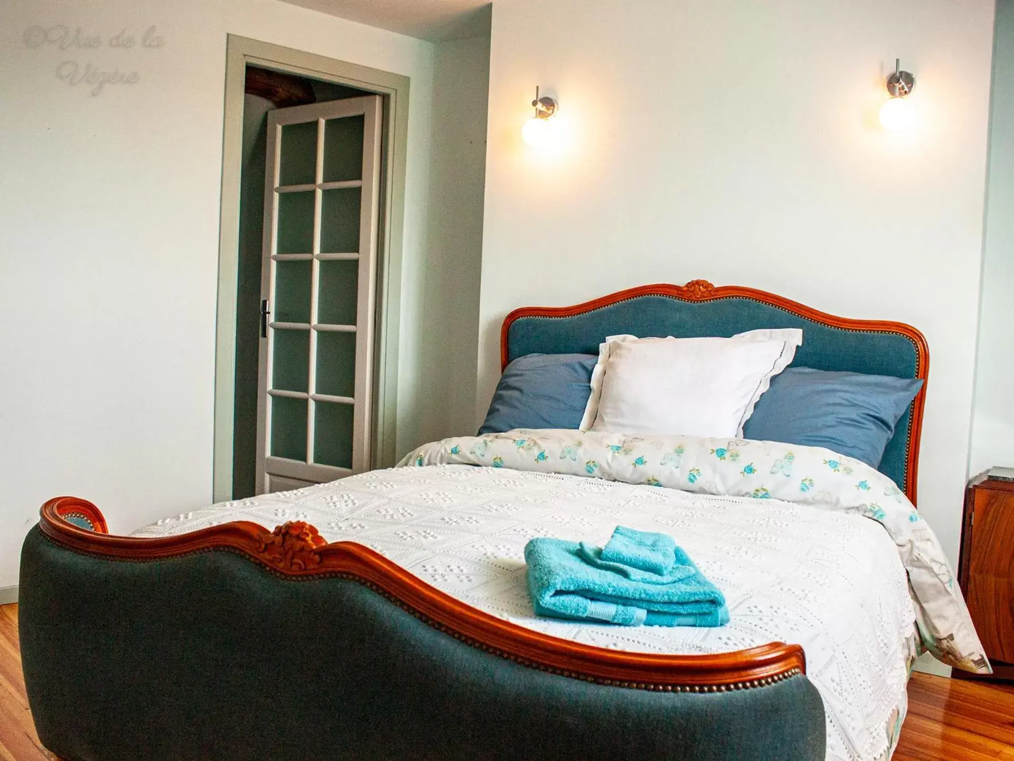 Double Room with Private Bathroom in Vue sur la Vezere Double Room with Private Bathroom in Vue sur la Vezere