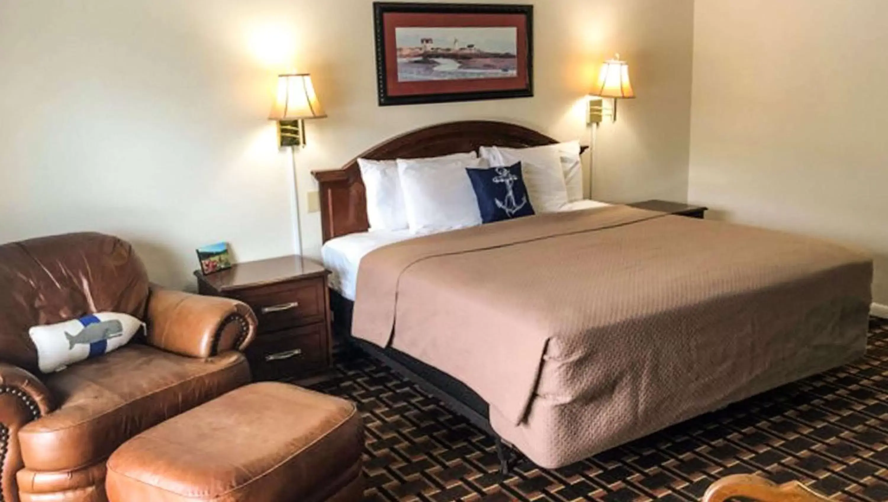 Photo of the whole room, Bed in Colonial Inn Ellsworth Photo of the whole room, Bed in Colonial Inn Ellsworth