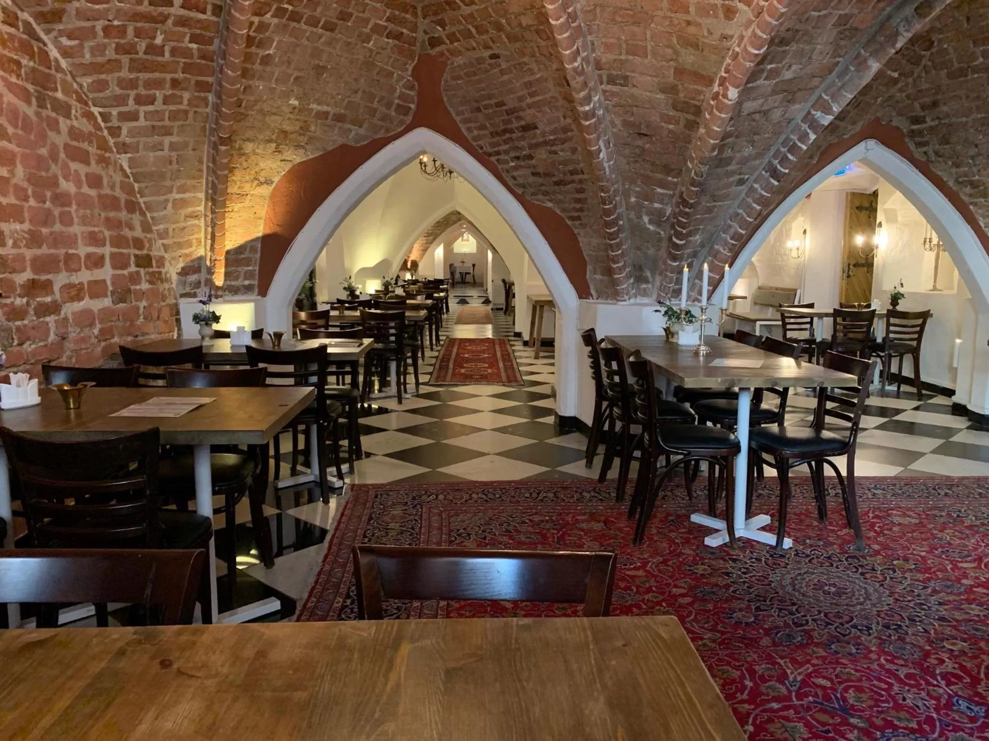 Restaurant/places to eat in Mayfair Hotel Tunneln