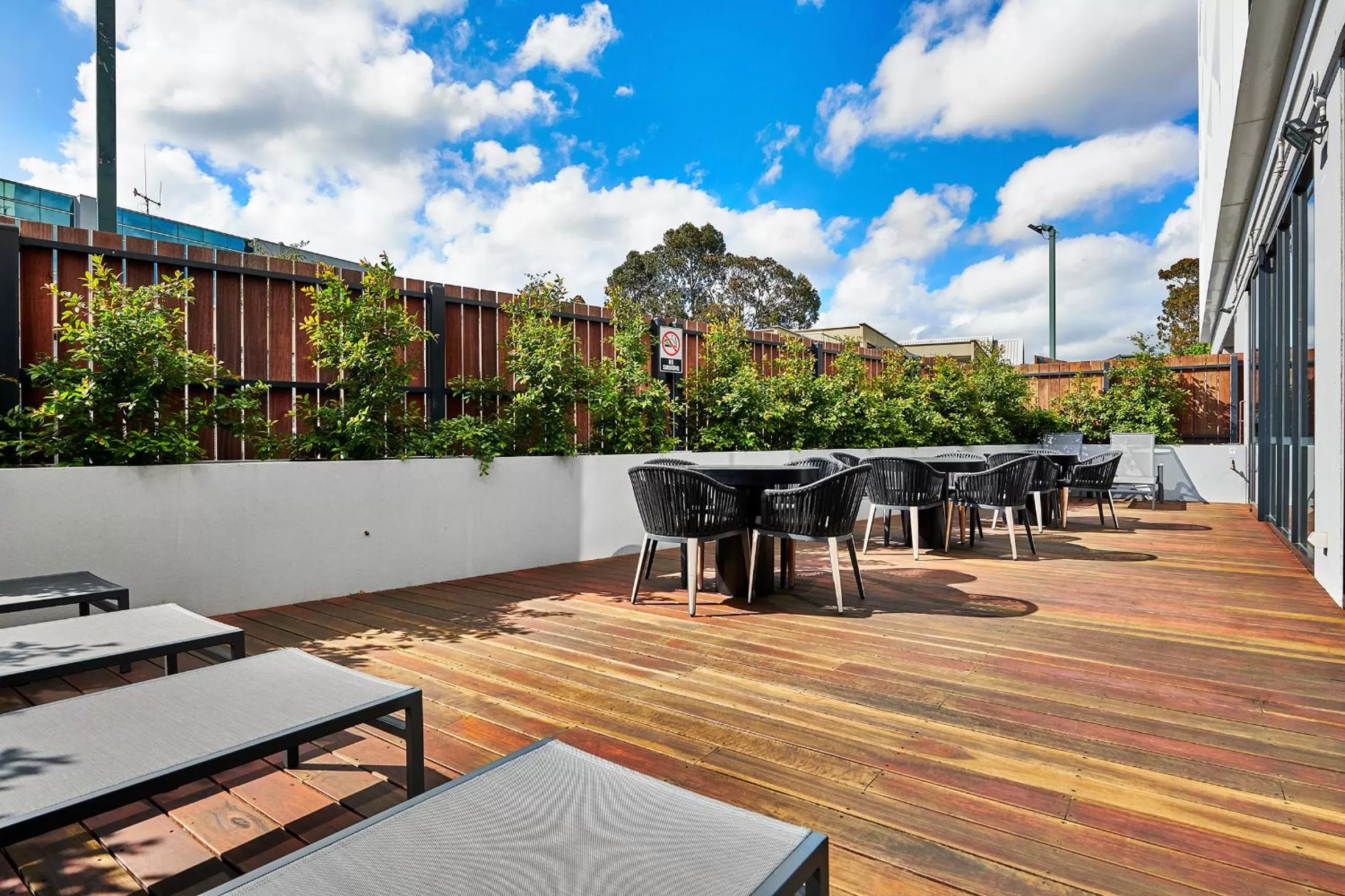 Melbourne Knox Central Apartment Hotel Official
