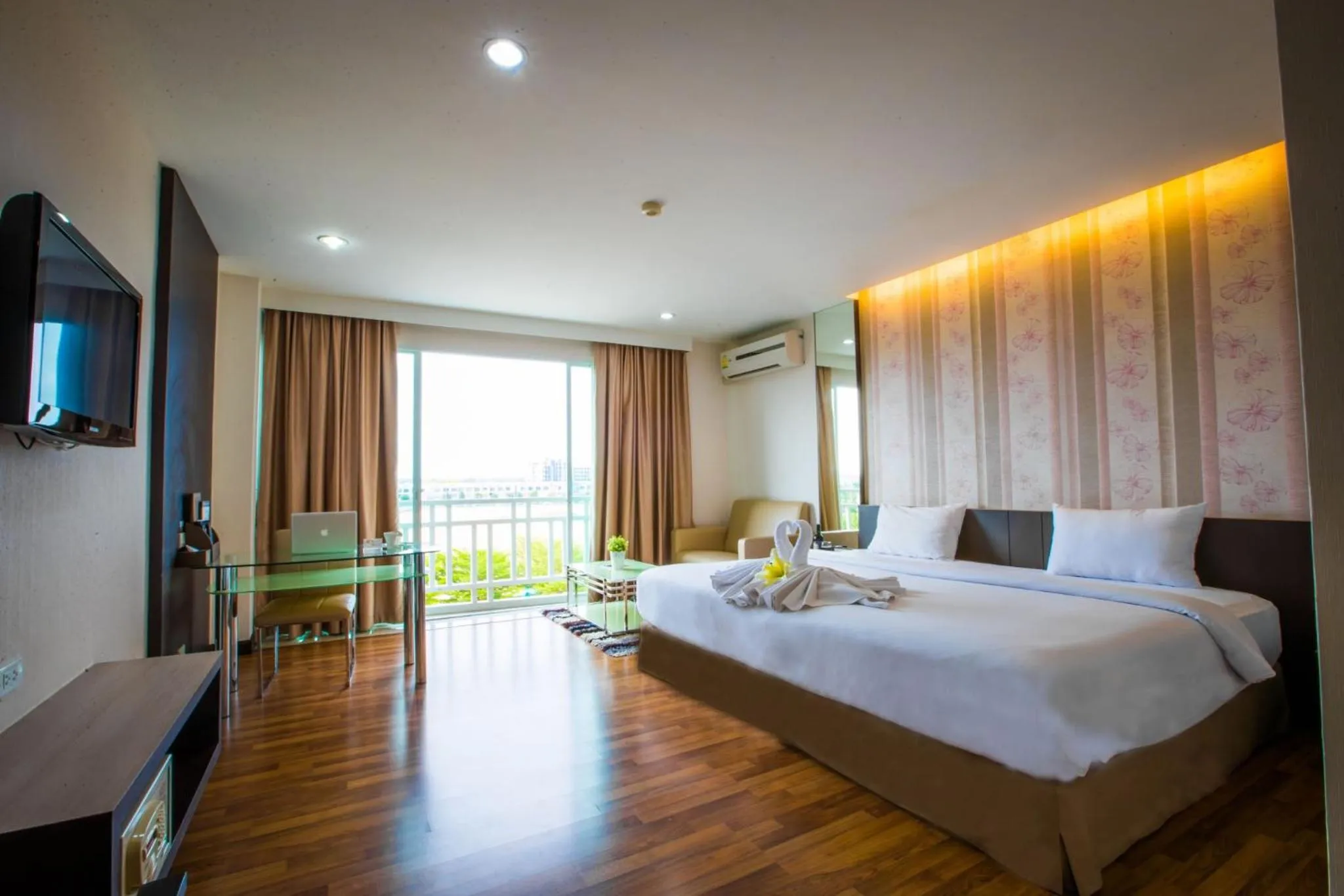 Photo of the whole room, Bed in Golden City Rayong Hotel
