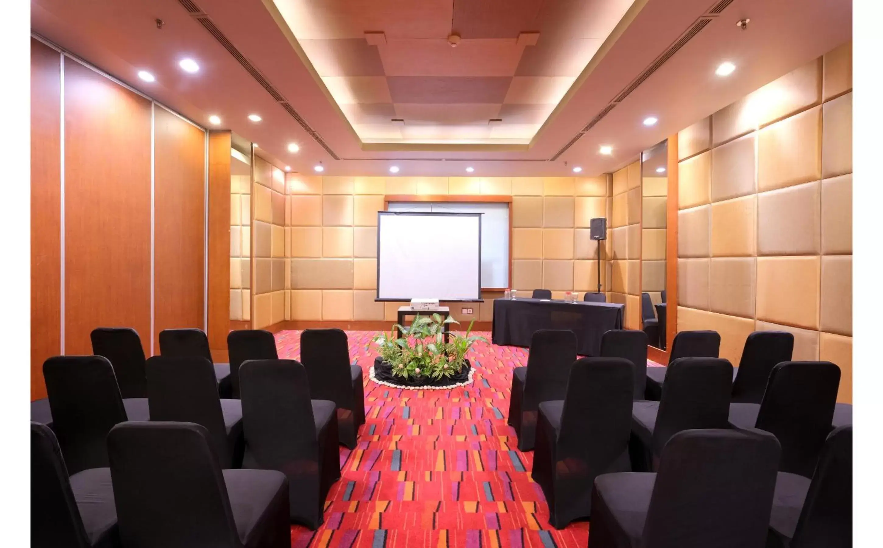 Meeting/conference room, Business Area/Conference Room in Quest Hotel Simpang Lima - Semarang by ASTON