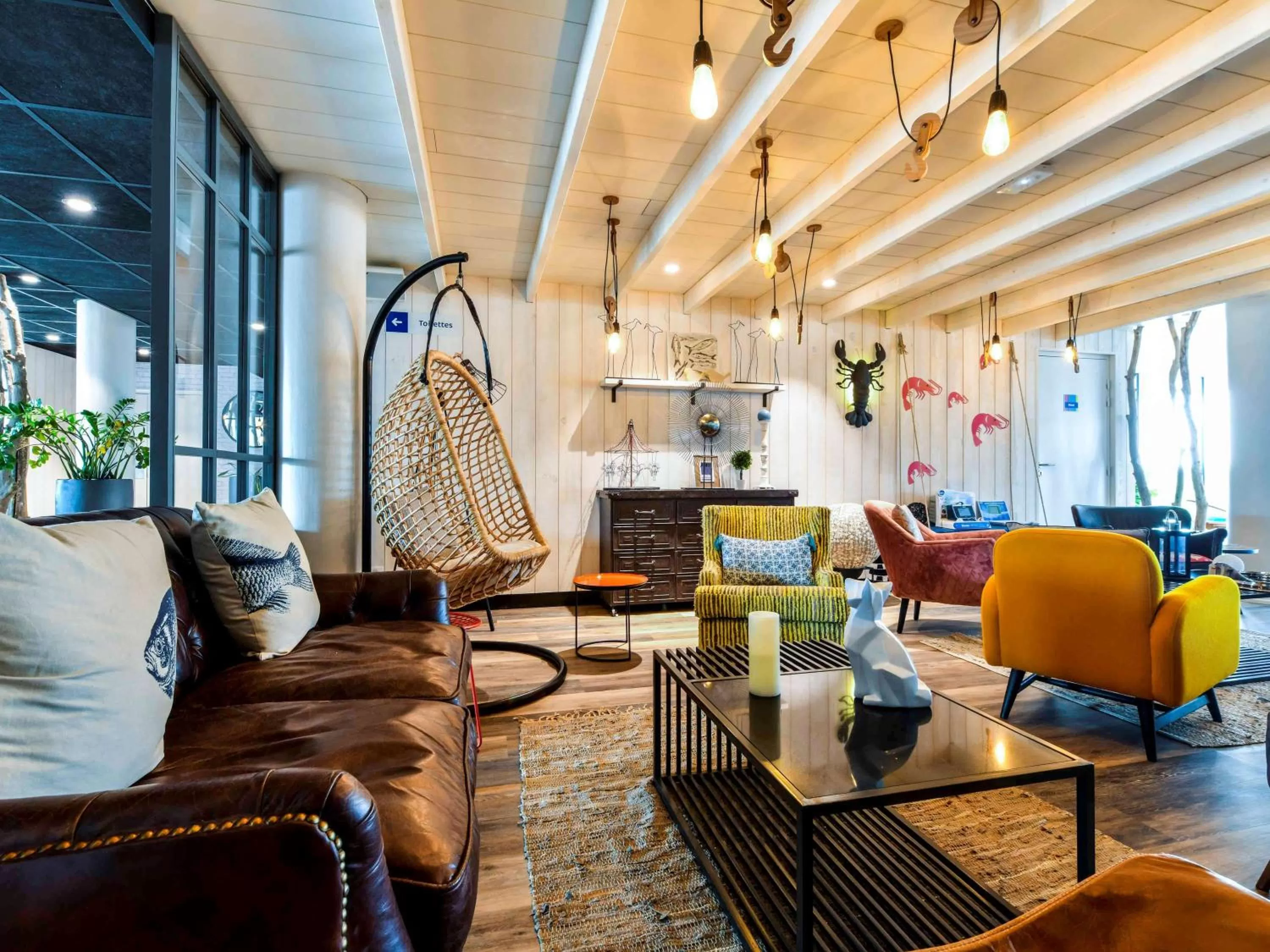 Lounge or bar in ibis styles La Rochelle Thalasso Chatelaillon
