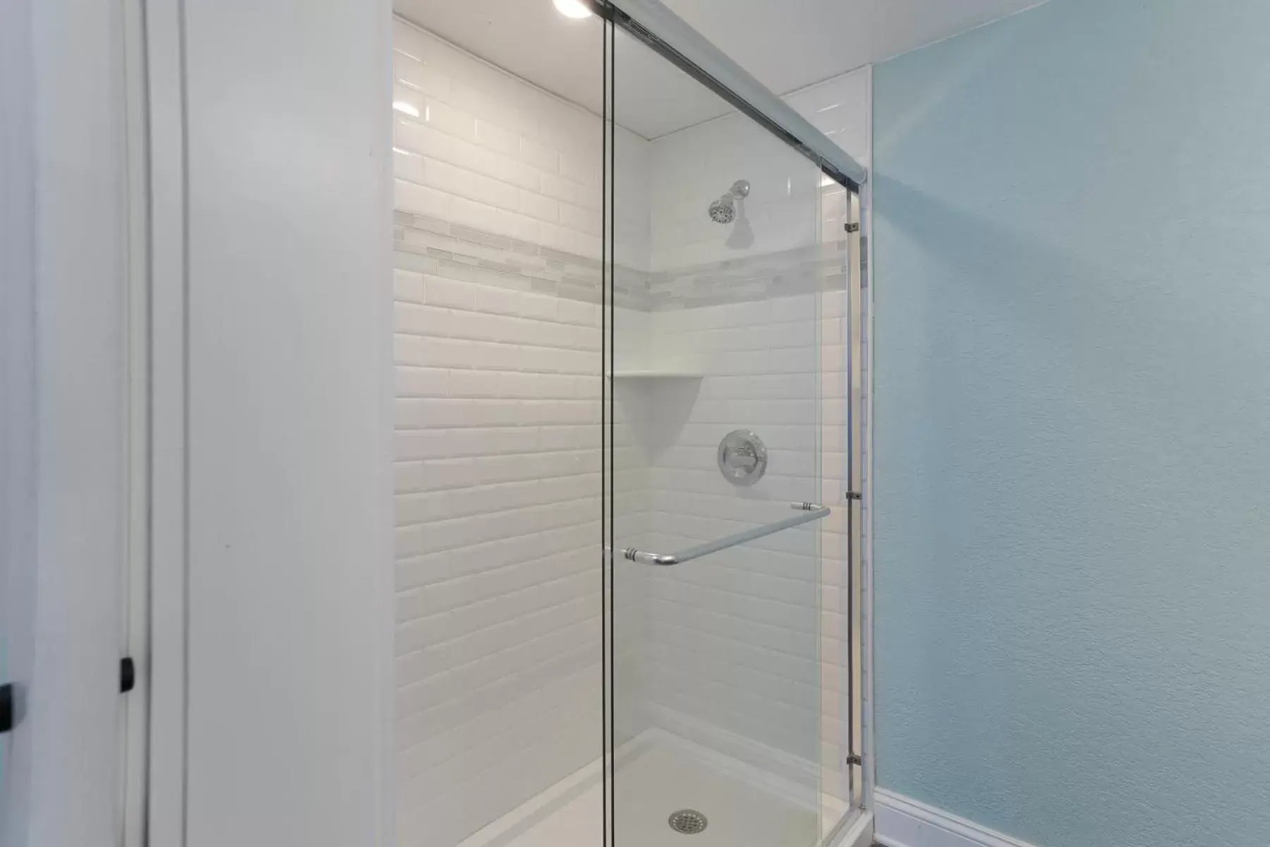 Shower, Bathroom in John Yancey Oceanfront Inn