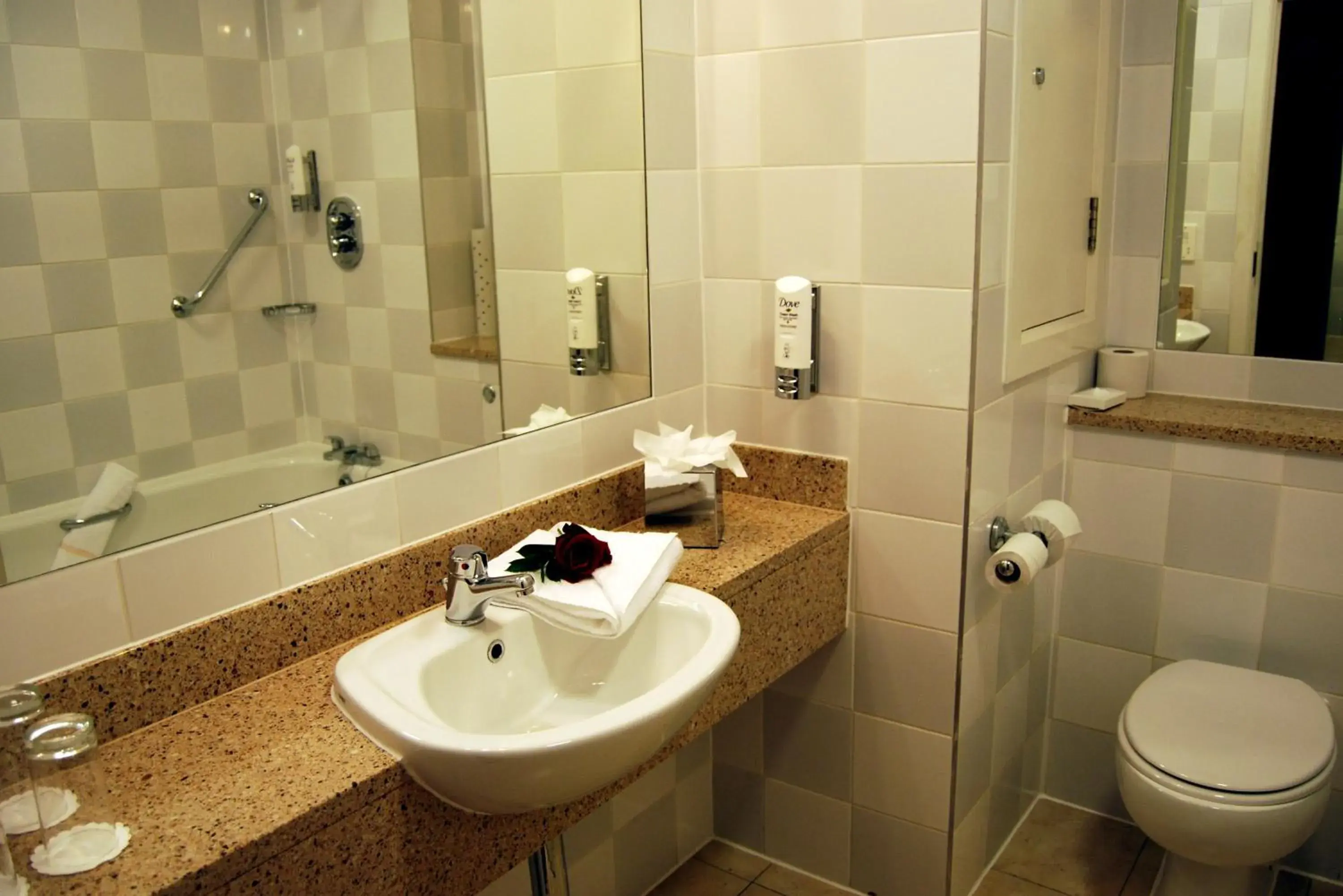 Shower, Bathroom in Maldron Hotel Parnell Square