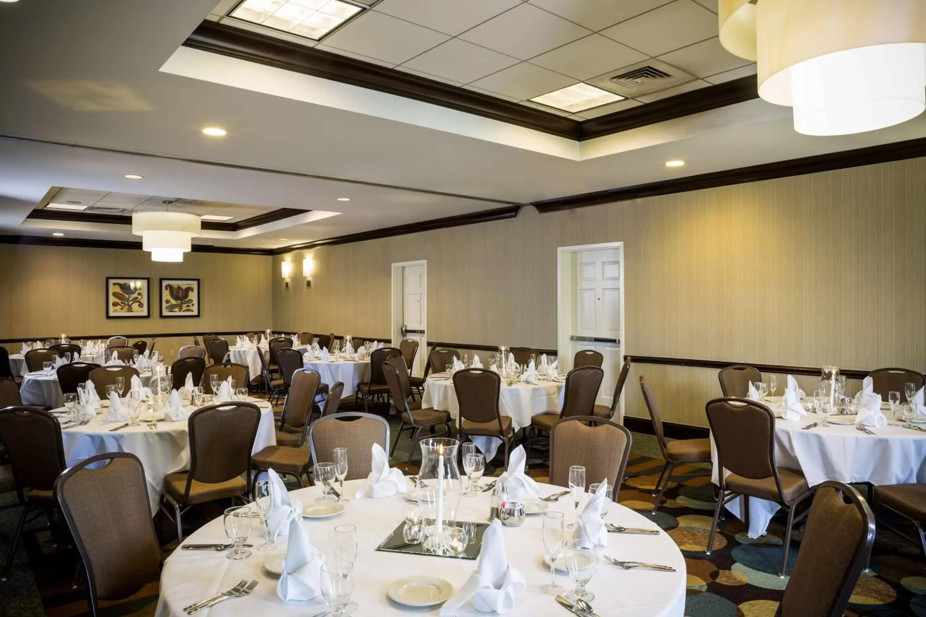 Meeting/conference room, Restaurant/Places to Eat in Hilton Garden Inn Hampton Coliseum Central