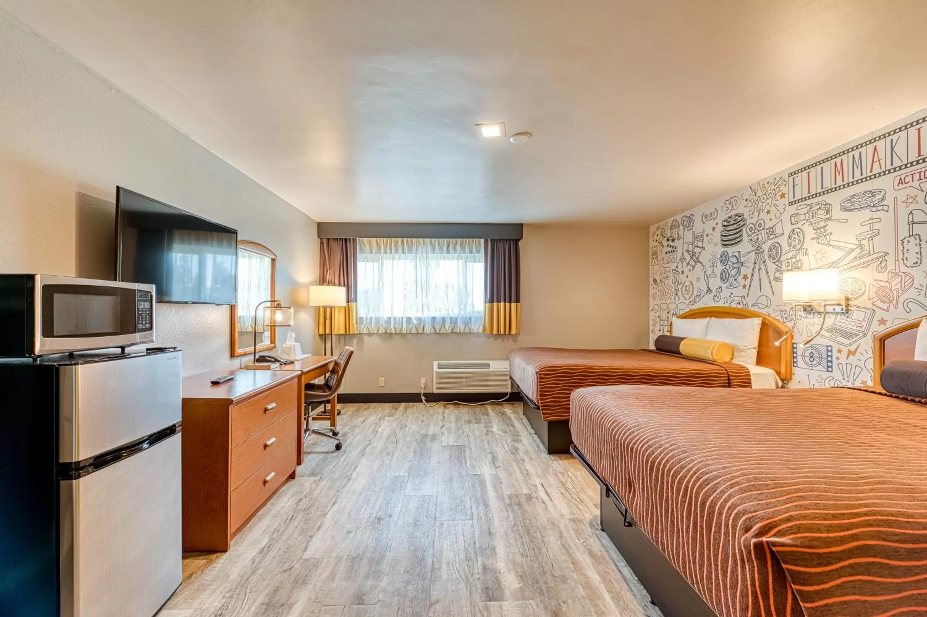 Photo of the whole room, Bed in La Mirage Inn - Hollywood