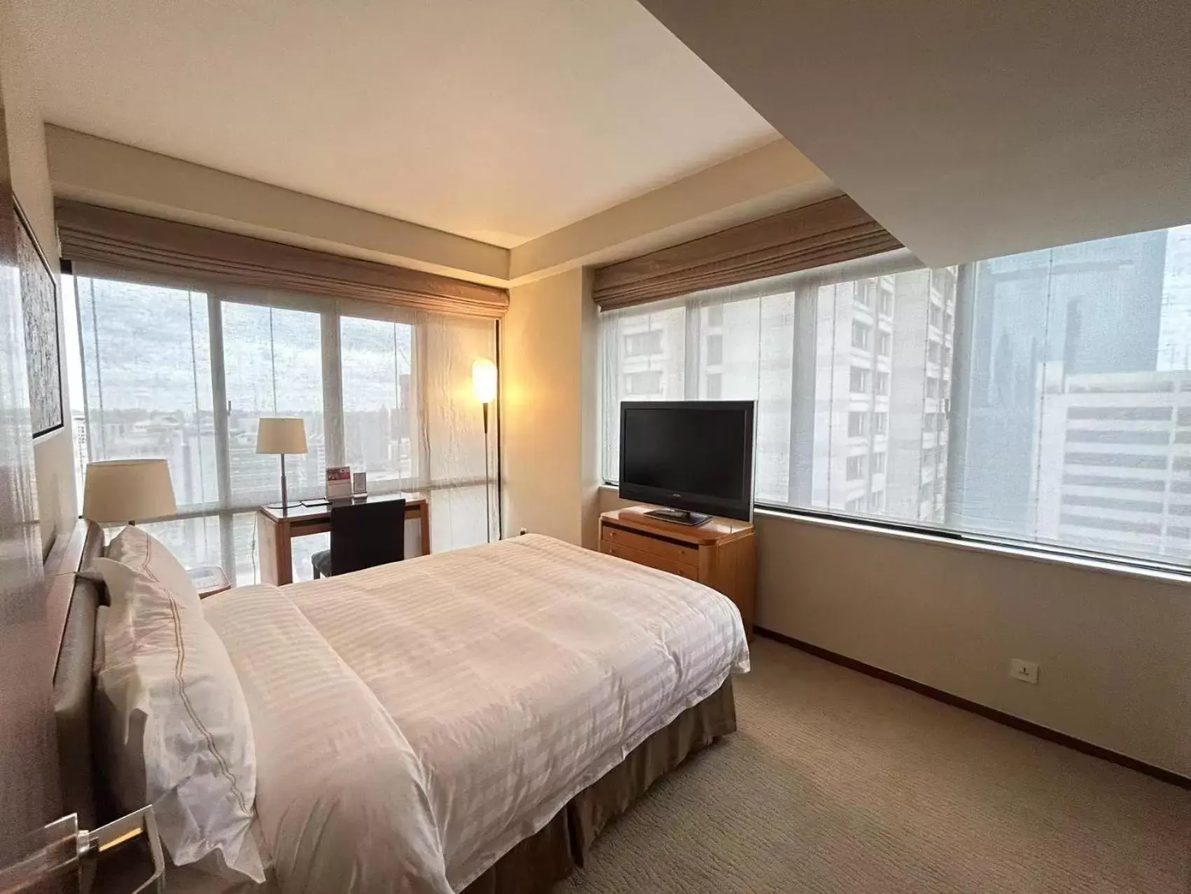 Bed, TV/Entertainment Center in Shanghai Centre Serviced Apartment