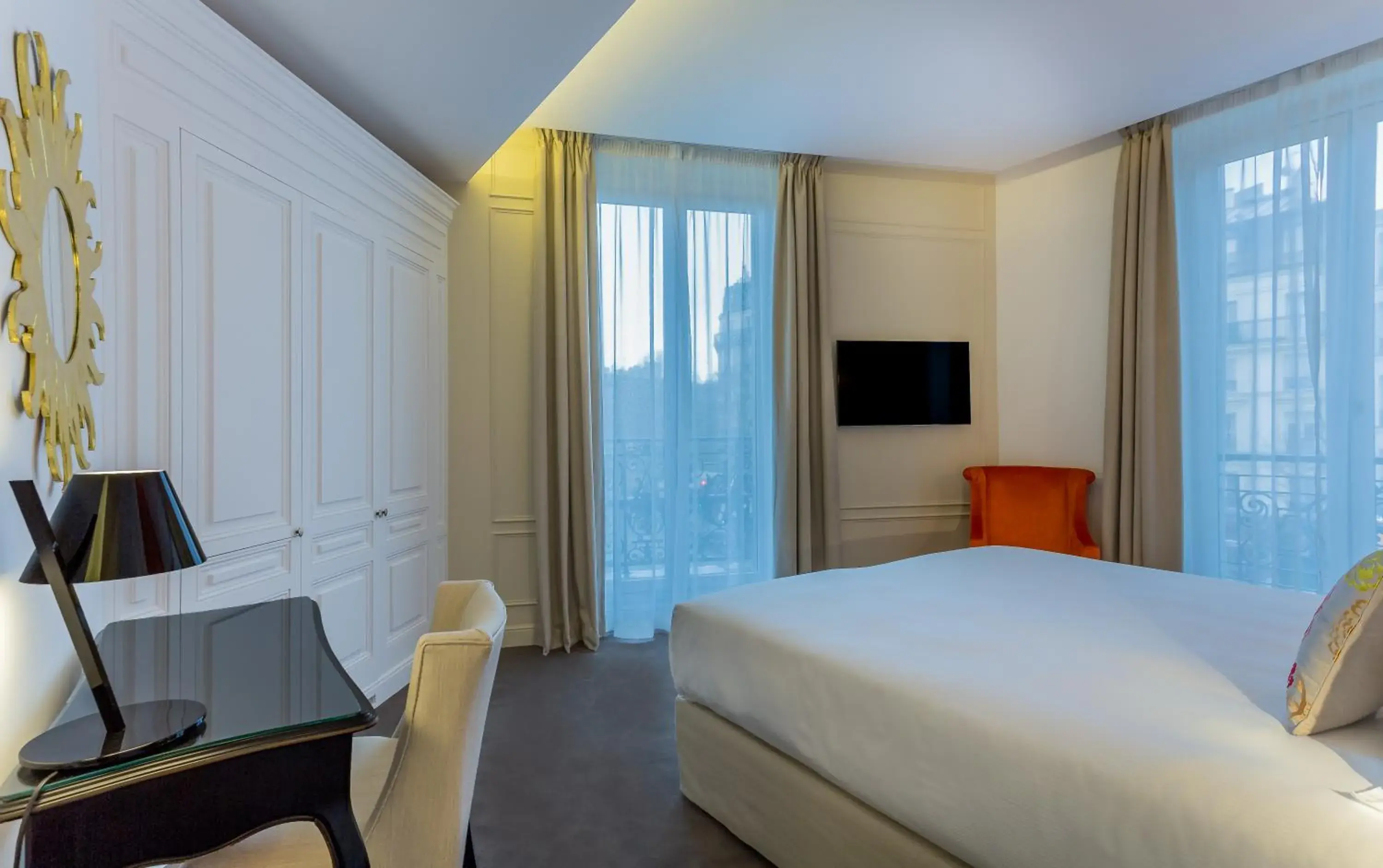 Bed in Hotel La Comtesse