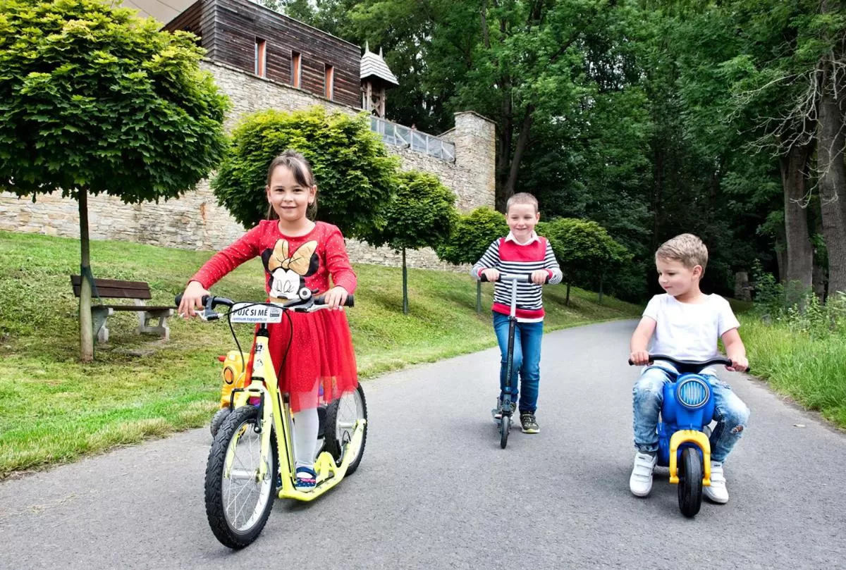 Cycling, Family in Hotel Tvrz Orlice