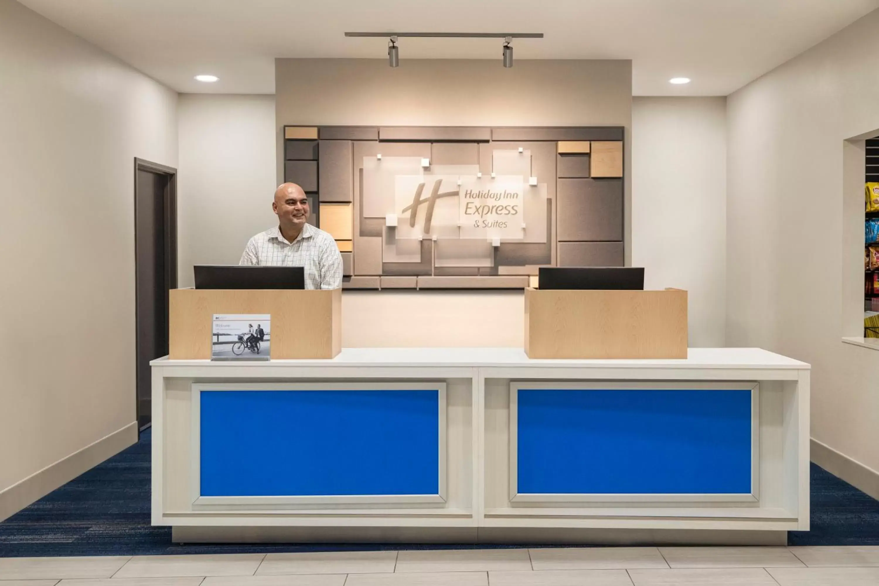 Property building in Holiday Inn Express Hotel & Suites Fort Myers East - The Forum by IHG Property building in Holiday Inn Express Hotel & Suites Fort Myers East - The Forum by IHG