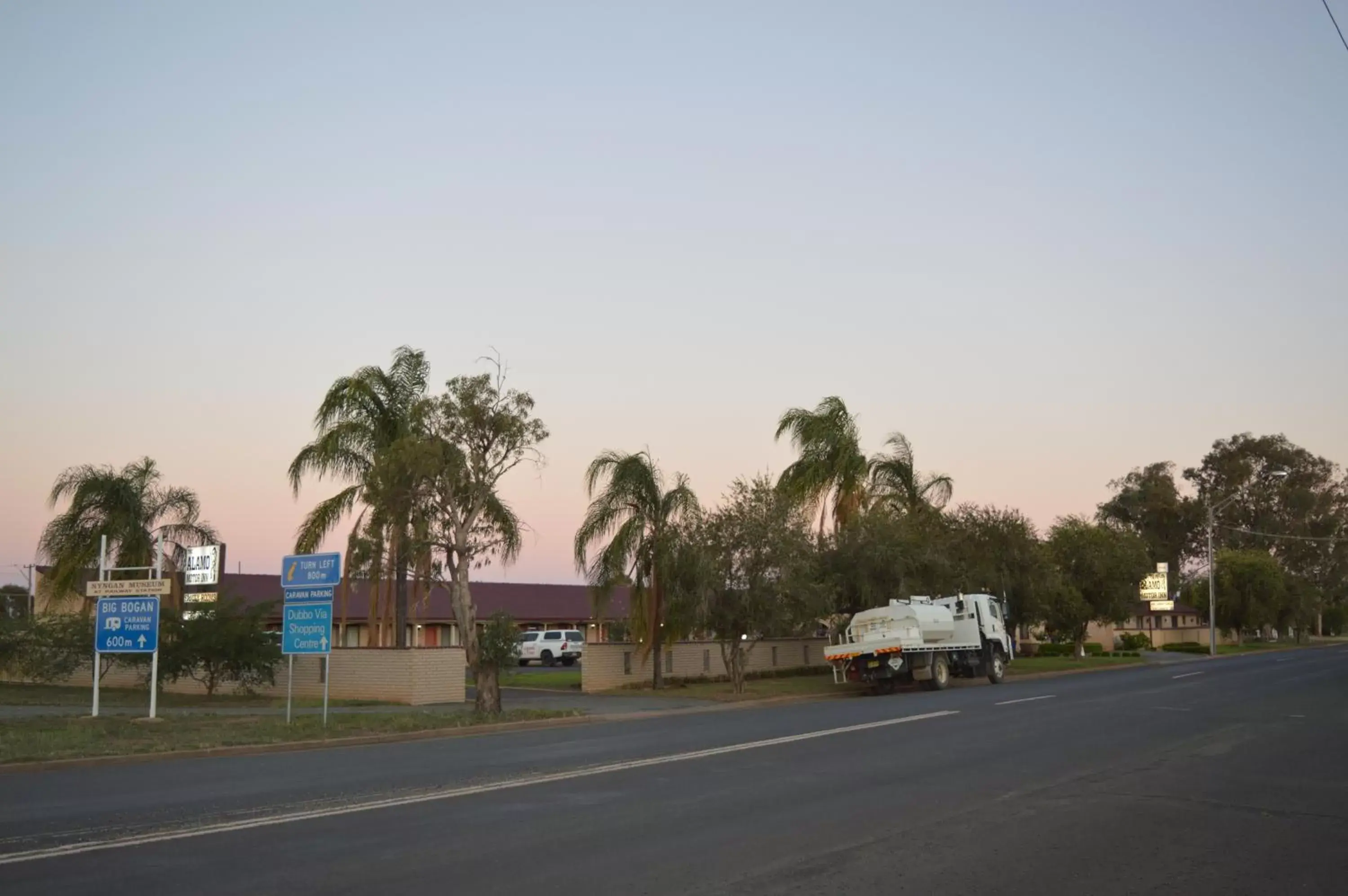 Alamo Motor Inn