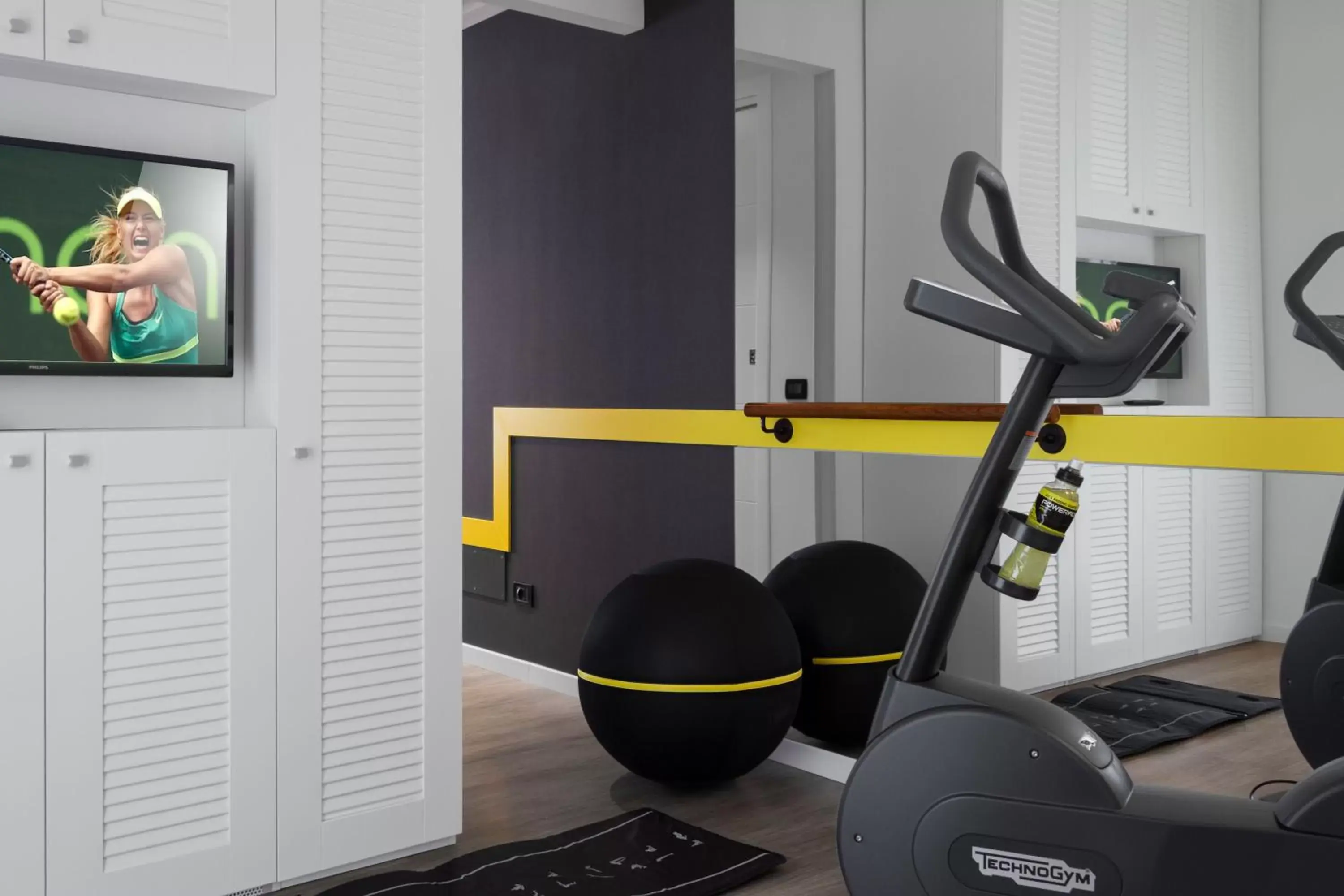 TV and multimedia, Fitness Center/Facilities in Litoraneo Suite Hotel
