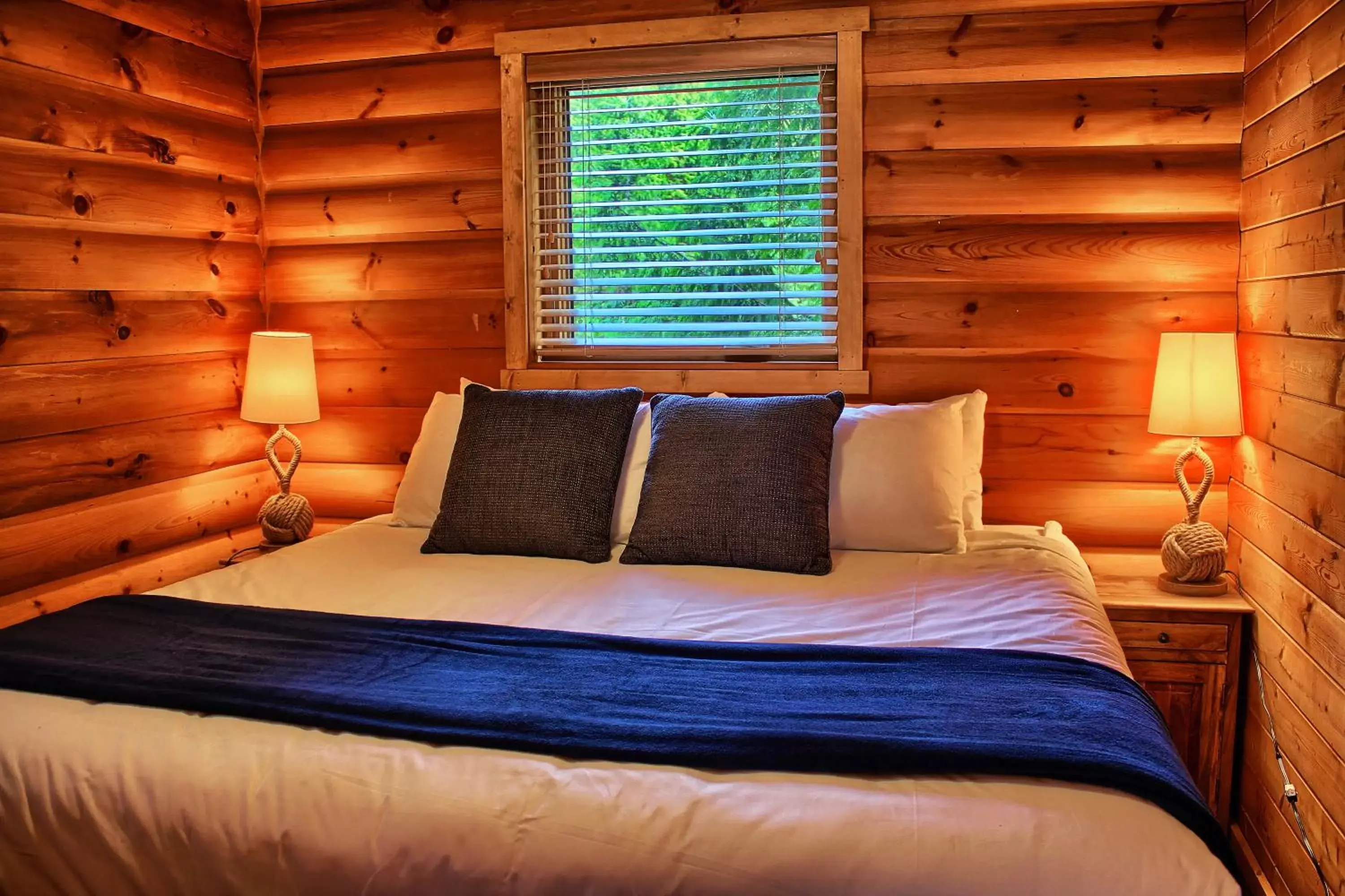 Bedroom, Bed in Wild Renfrew Seaside Cottages