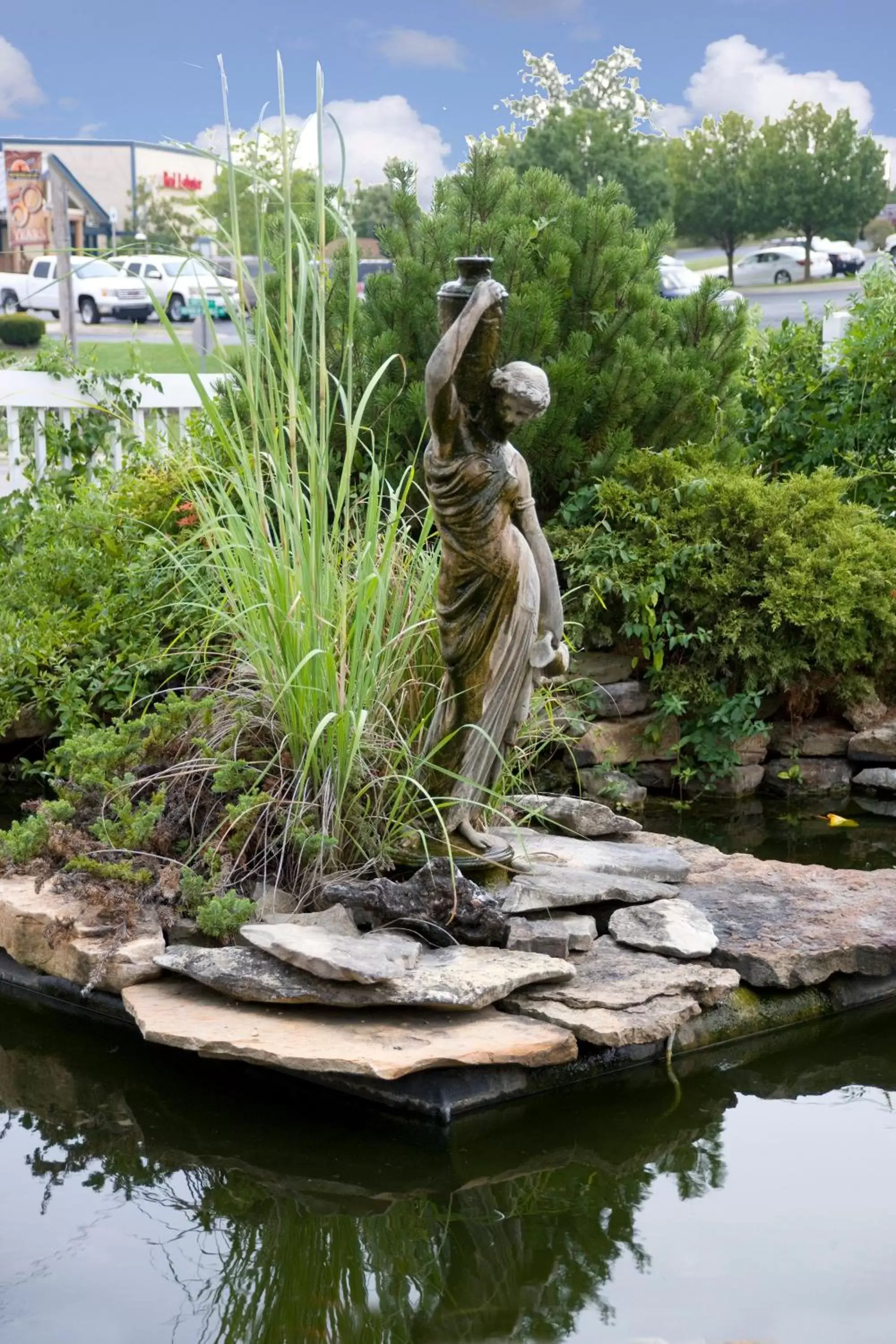 Garden in Honeysuckle Inn & Conference Center