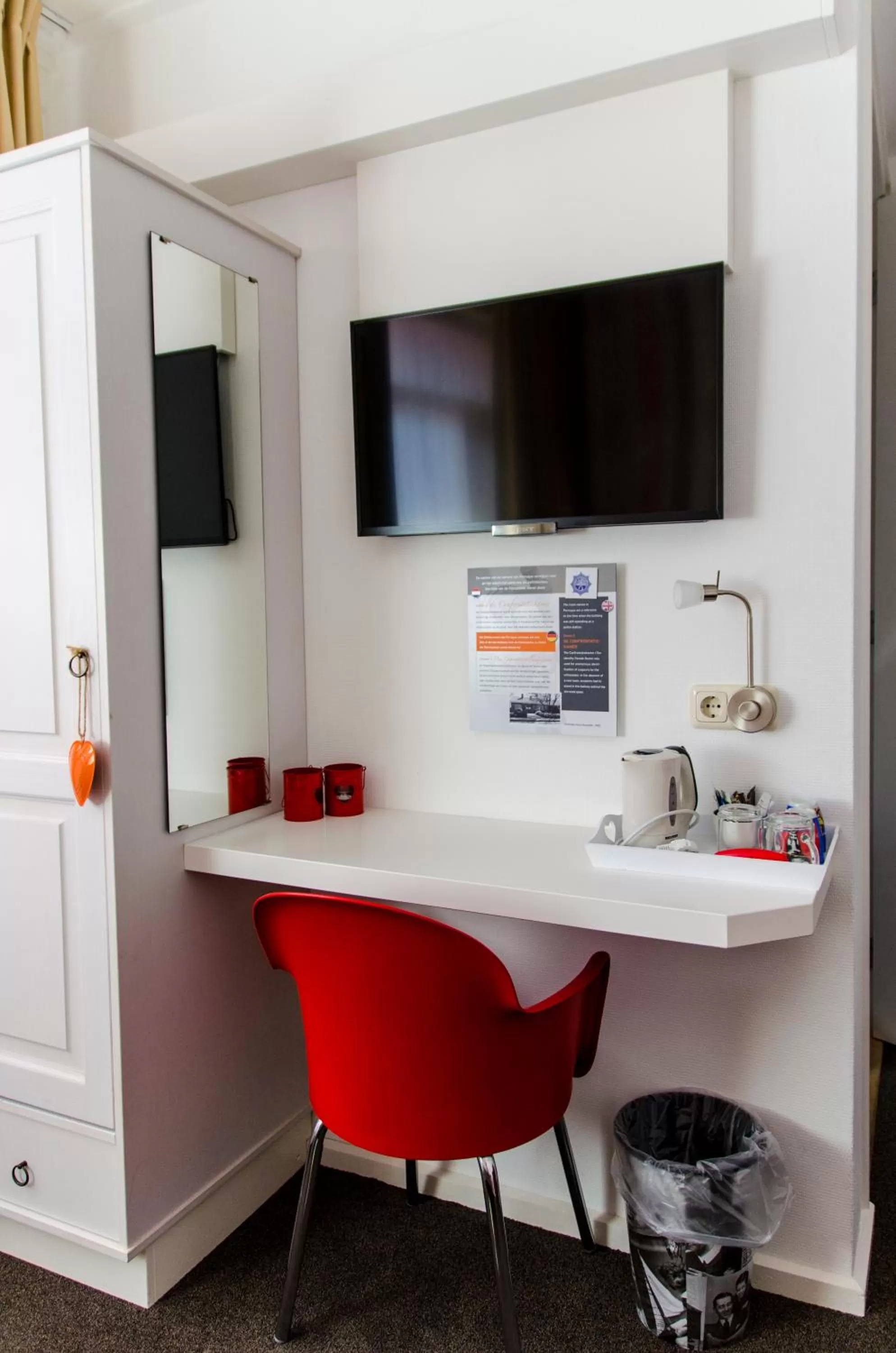 Decorative detail, Coffee/Tea Facilities in B&B - Pension Perruque