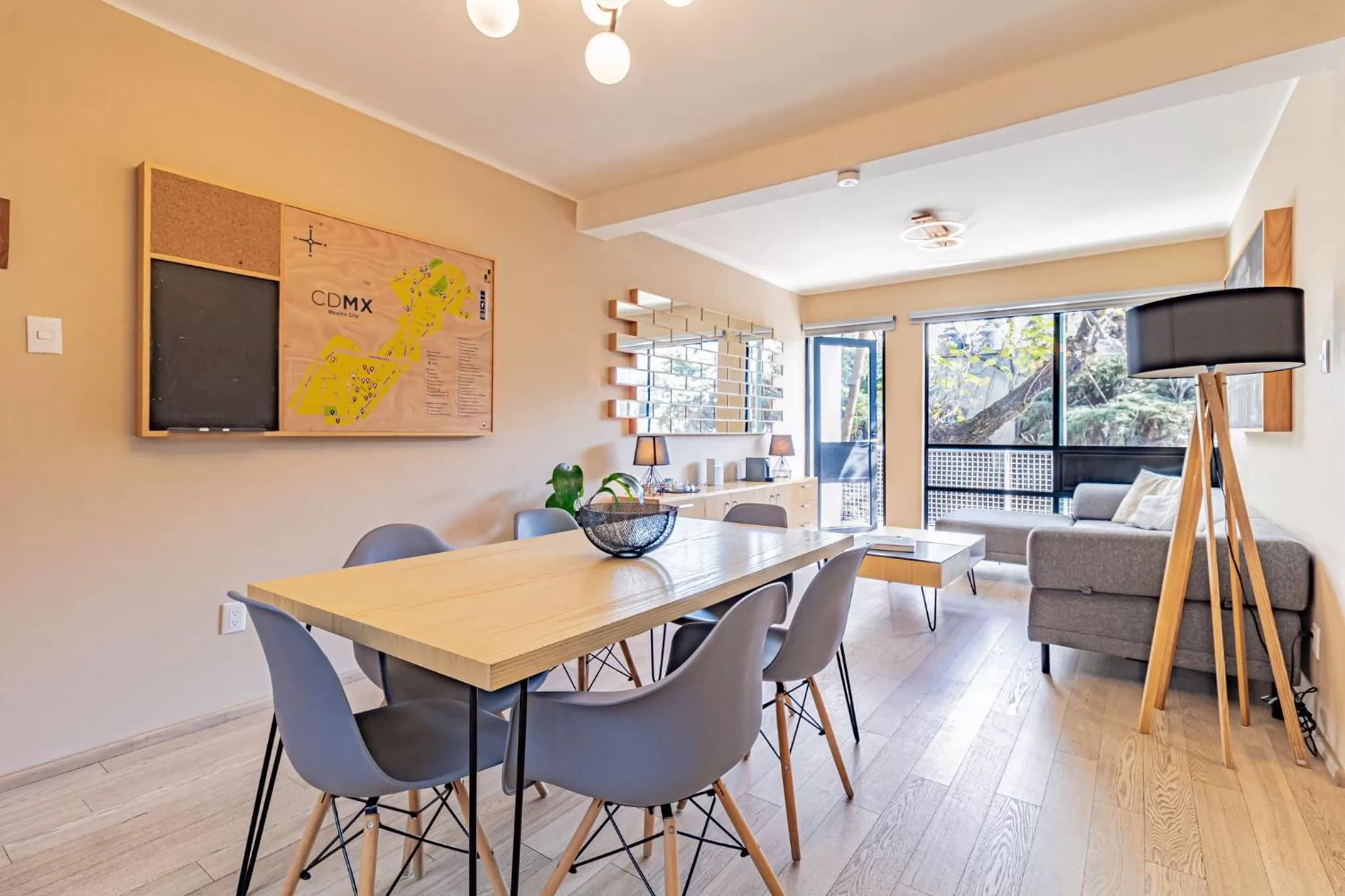 Dining area in Mi Zona Lodging WTC