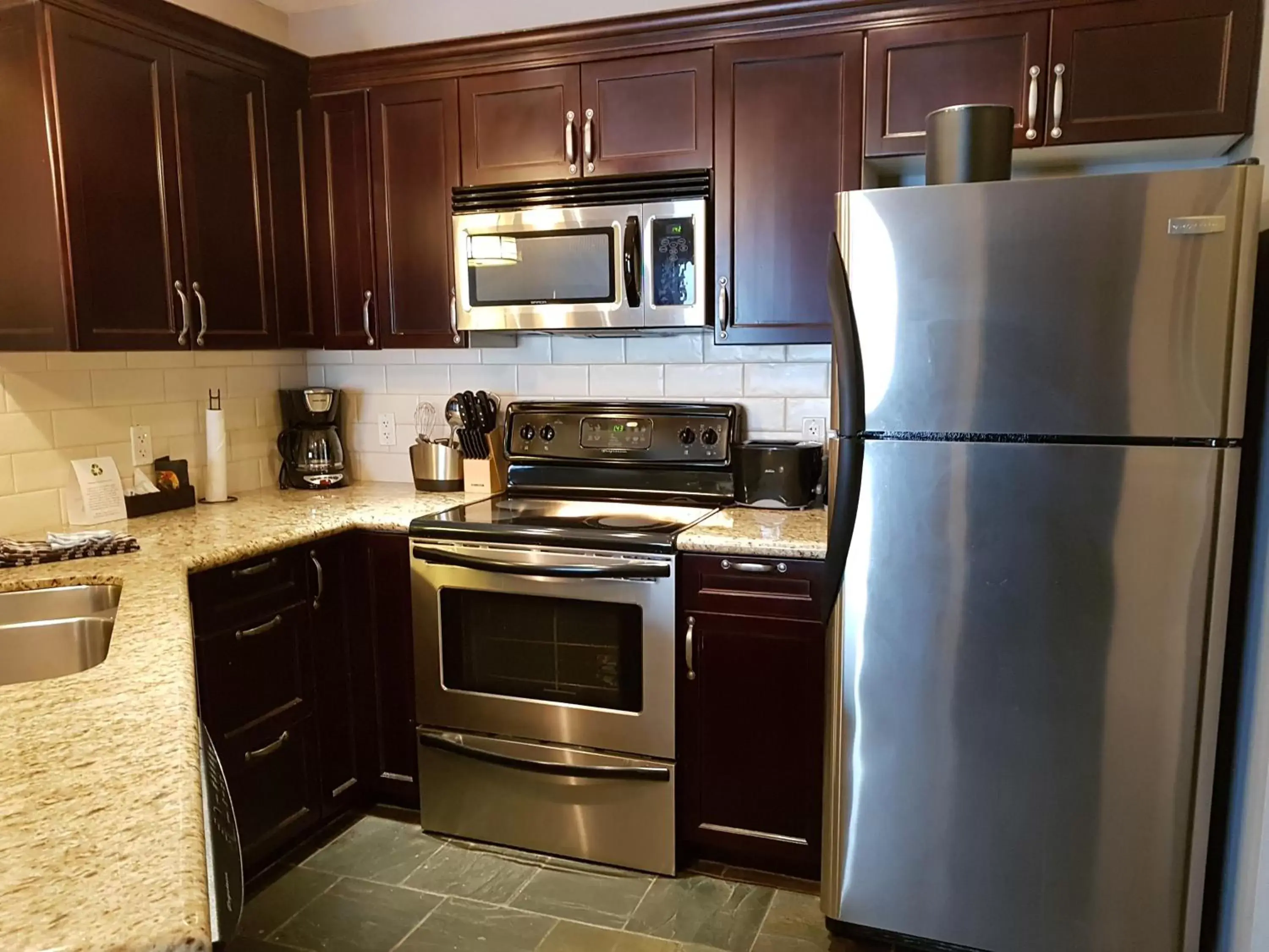 Kitchen or kitchenette, Kitchen/Kitchenette in Paradise Resort Club and Spa