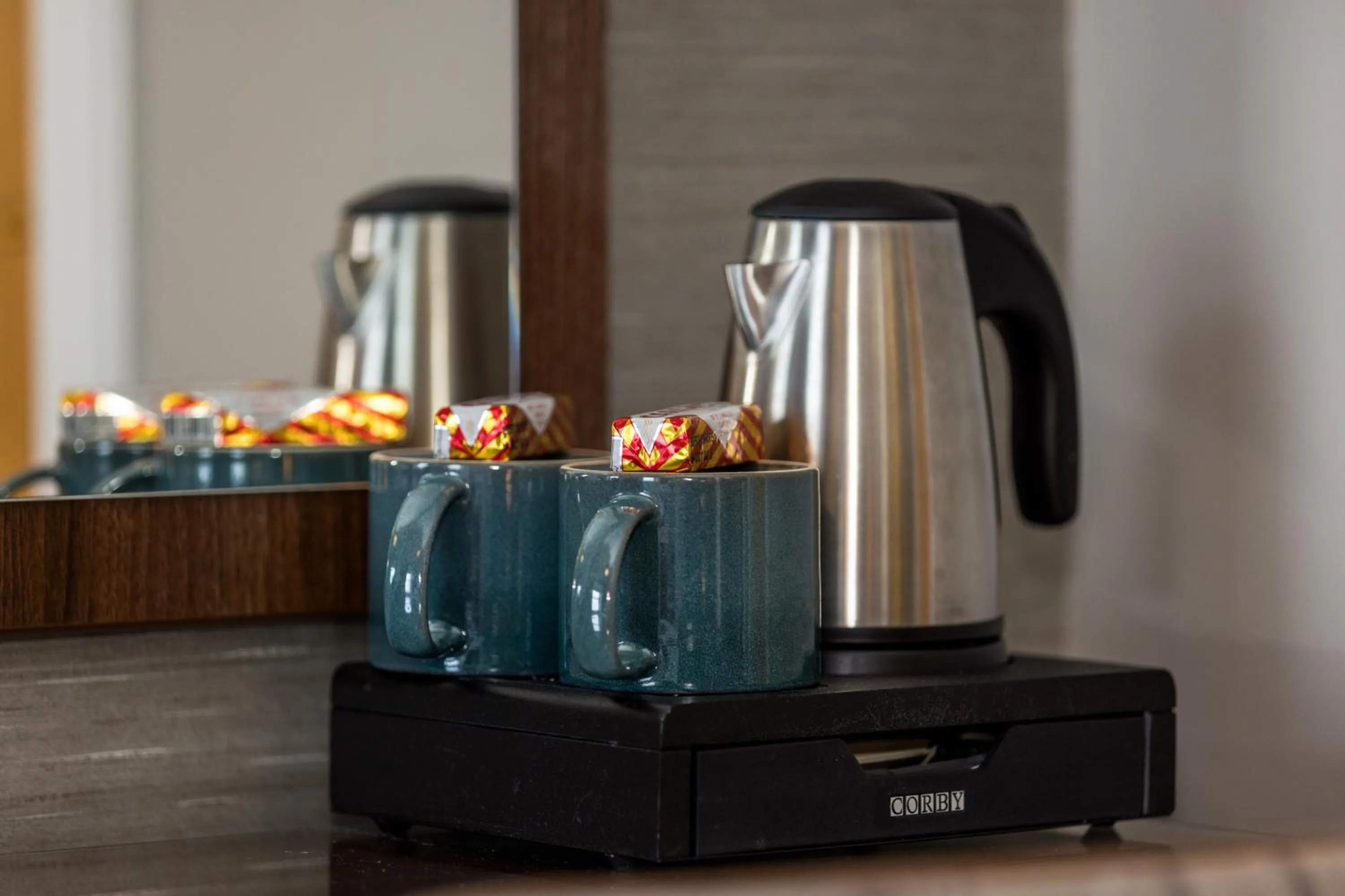 Coffee/tea facilities in 28 York Place Hotel