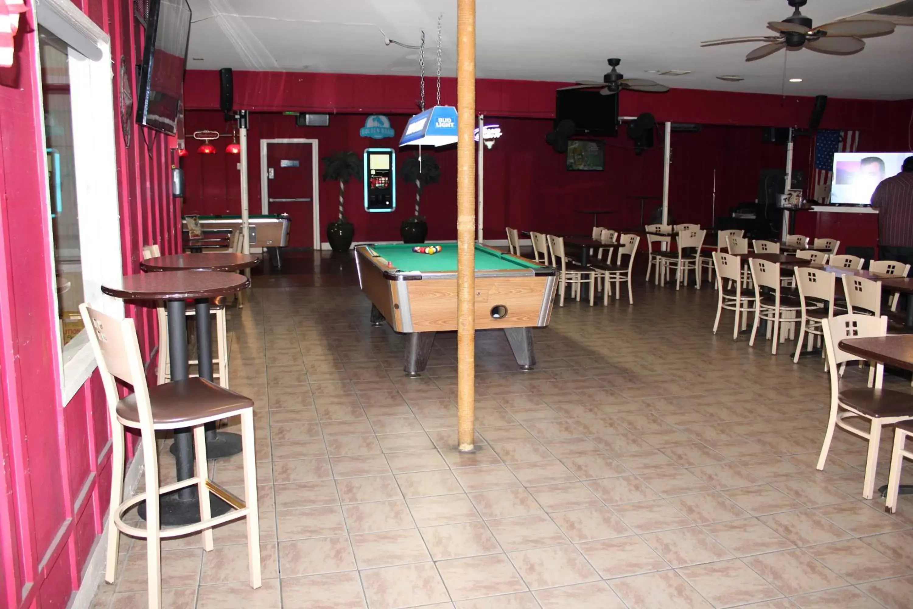 Lounge or bar, Restaurant/Places to Eat in Duniya Hotel