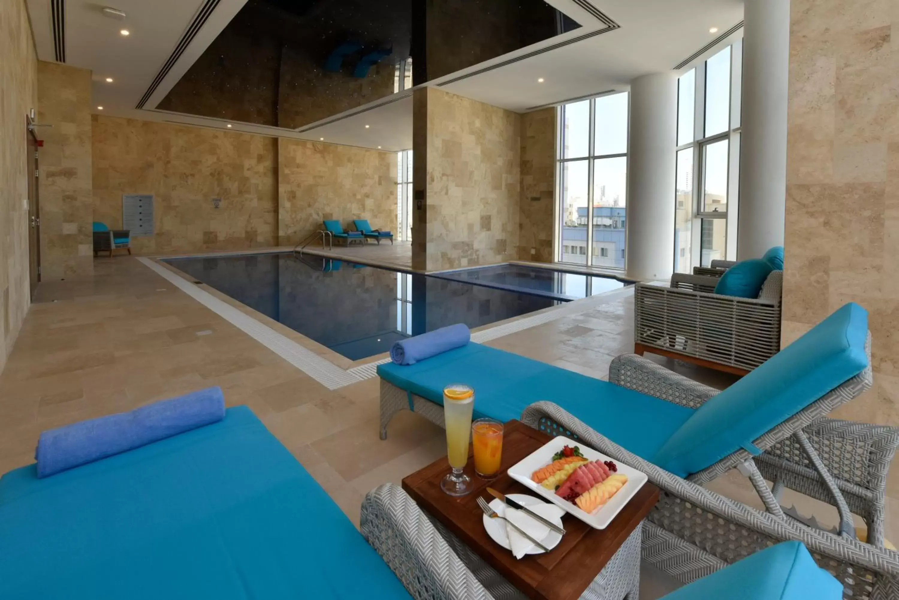 Swimming pool in Swiss-Belsuites Admiral Juffair Swimming pool in Swiss-Belsuites Admiral Juffair