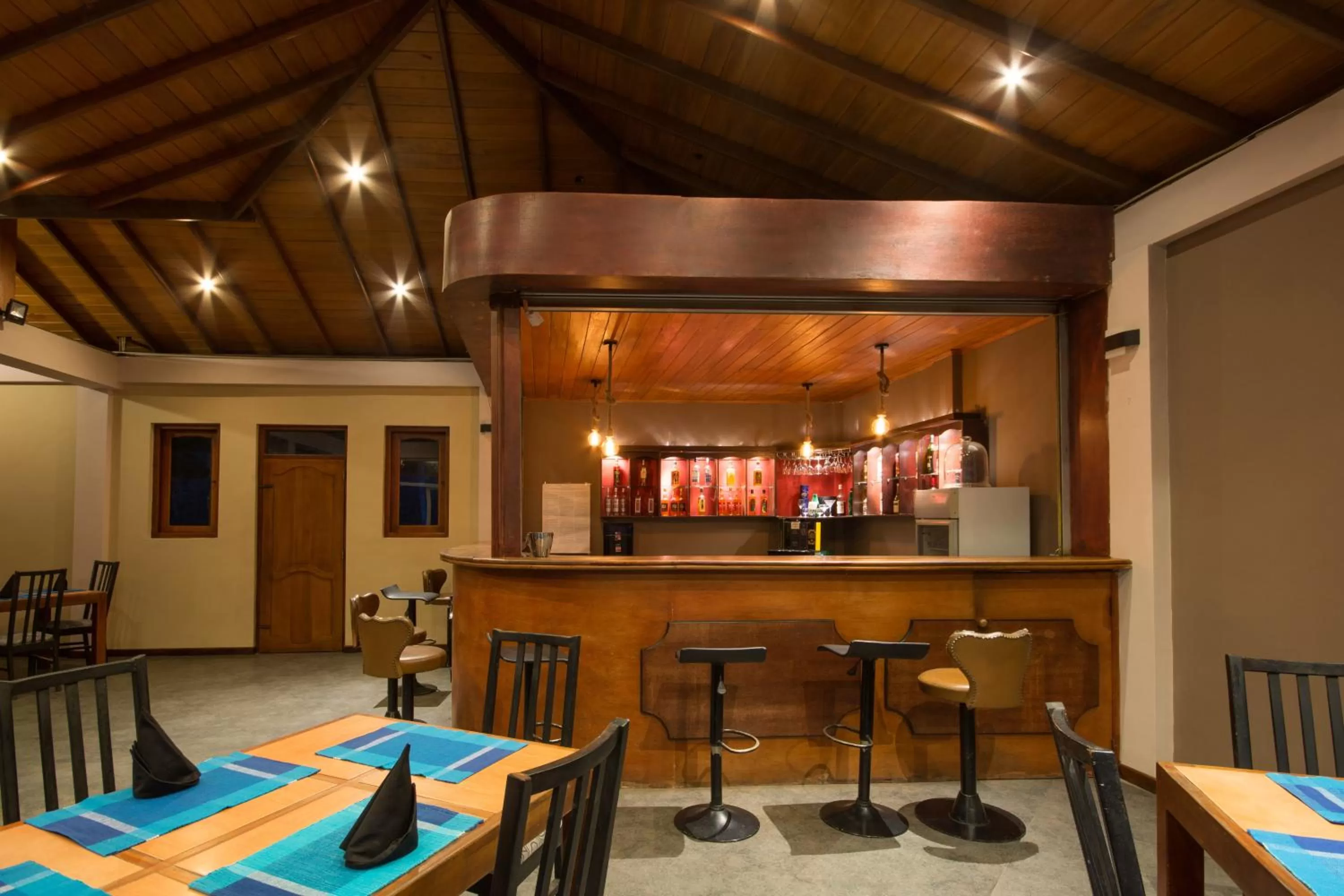 Restaurant/places to eat in Ceyloni Panorama Resort