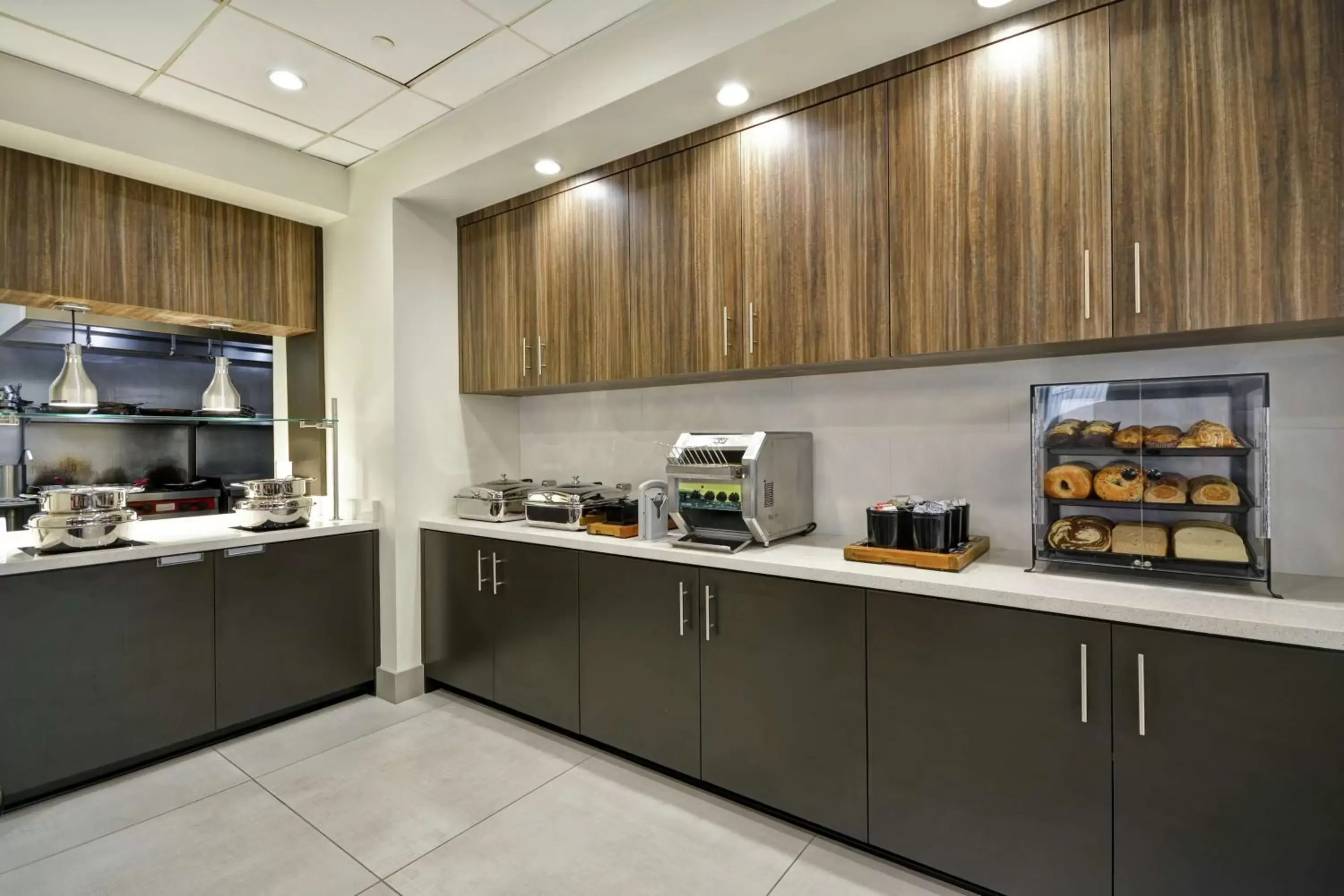 Breakfast, Kitchen/Kitchenette in Hilton Garden Inn Panama City