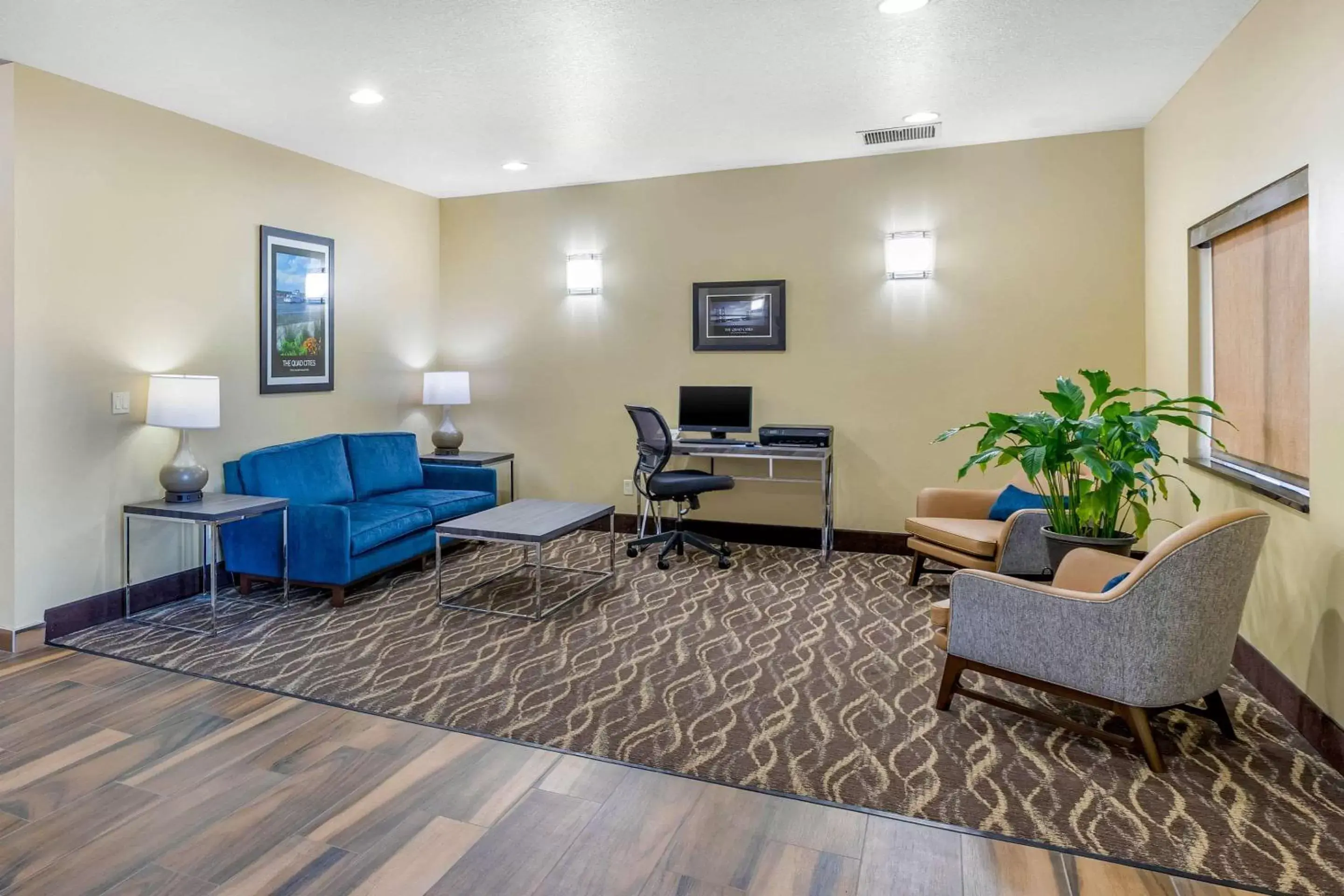 Lobby or reception, Seating Area in Comfort Inn & Suites Davenport - Quad Cities