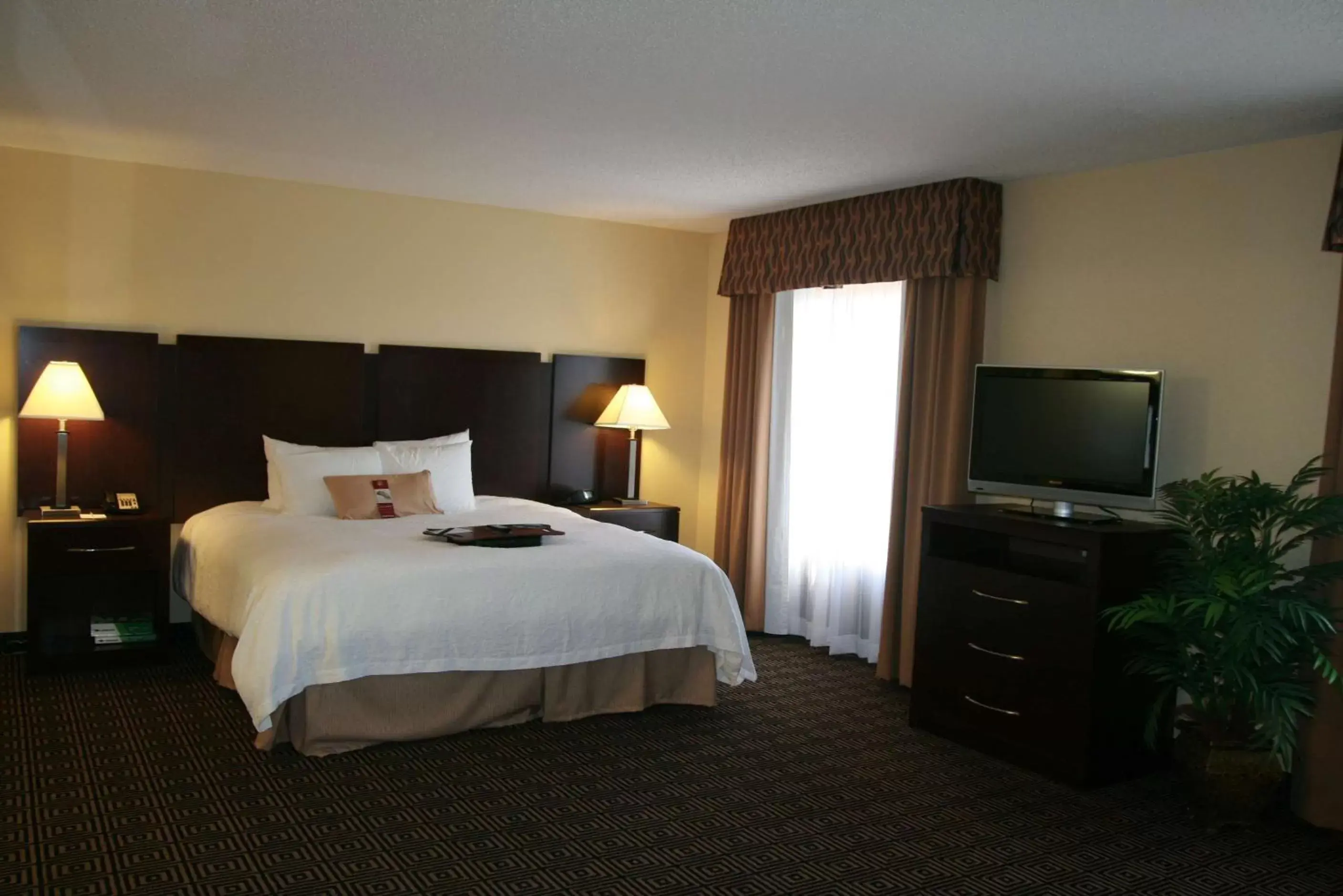 Bedroom, Bed in Hampton Inn & Suites Orlando-John Young Parkway/South Park