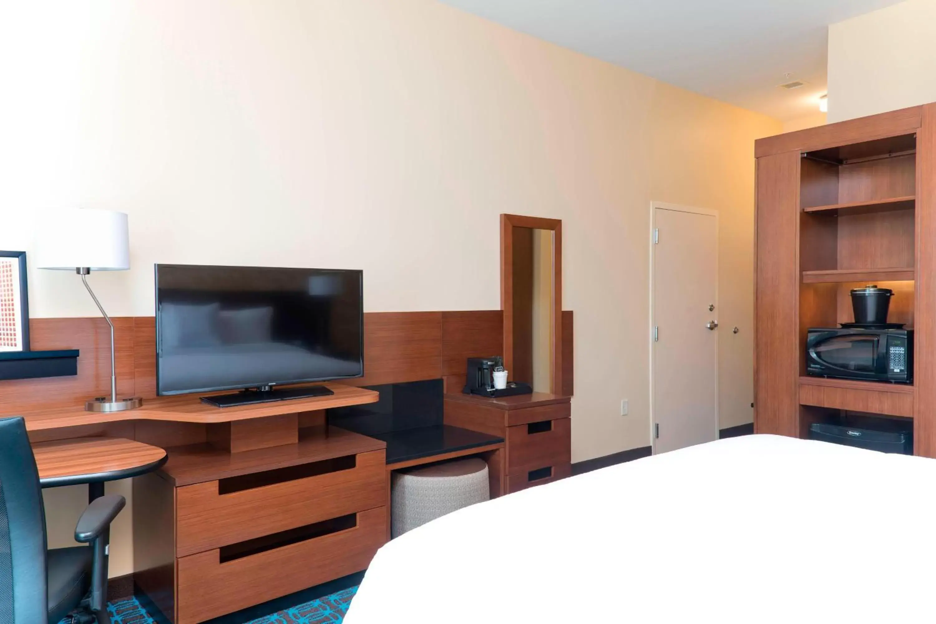 Photo of the whole room, TV/Entertainment Center in Fairfield Inn & Suites by Marriott Orlando Kissimmee/Celebration