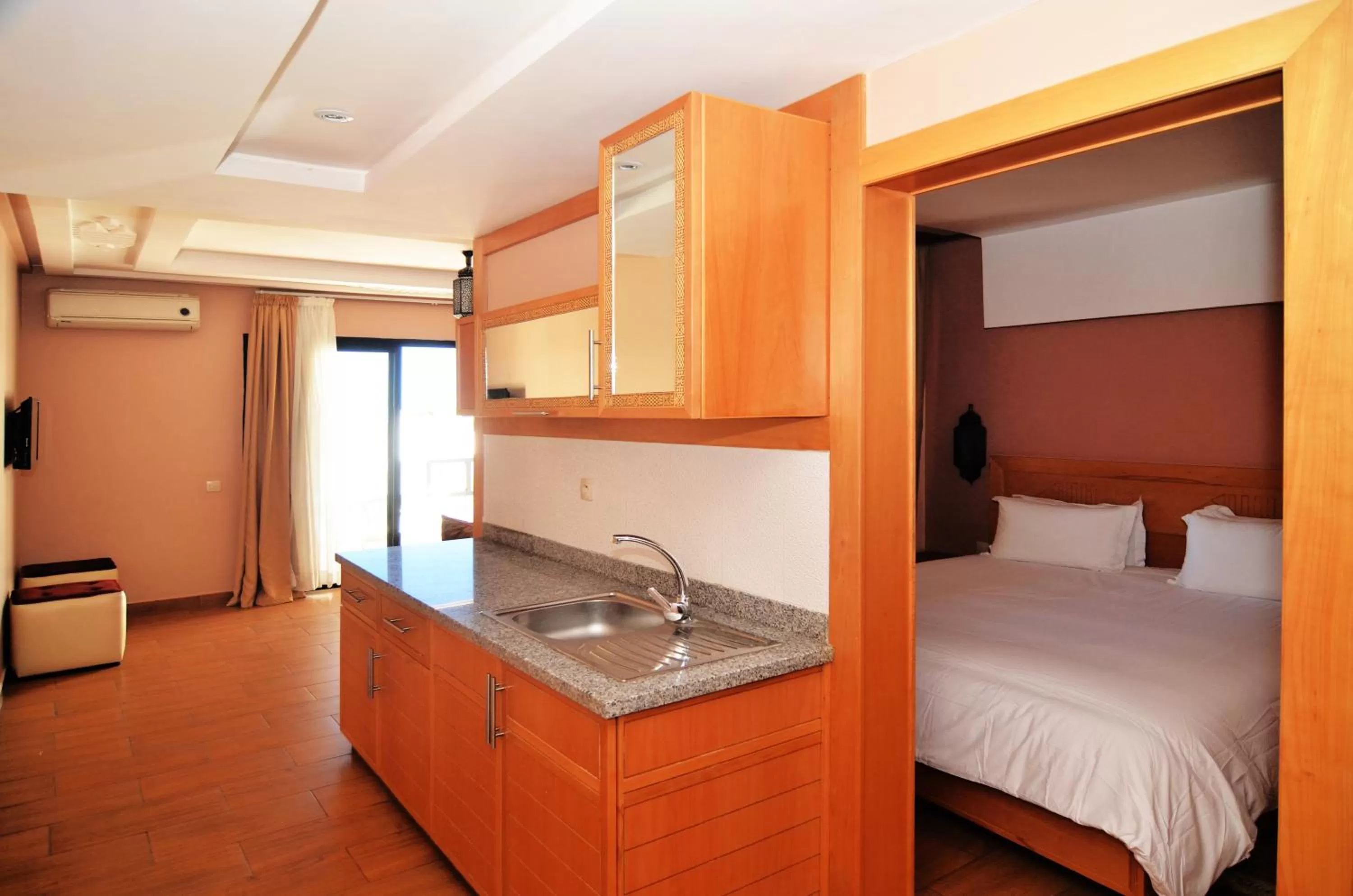 Kitchen or kitchenette, Bed in Atlantic Palm Beach