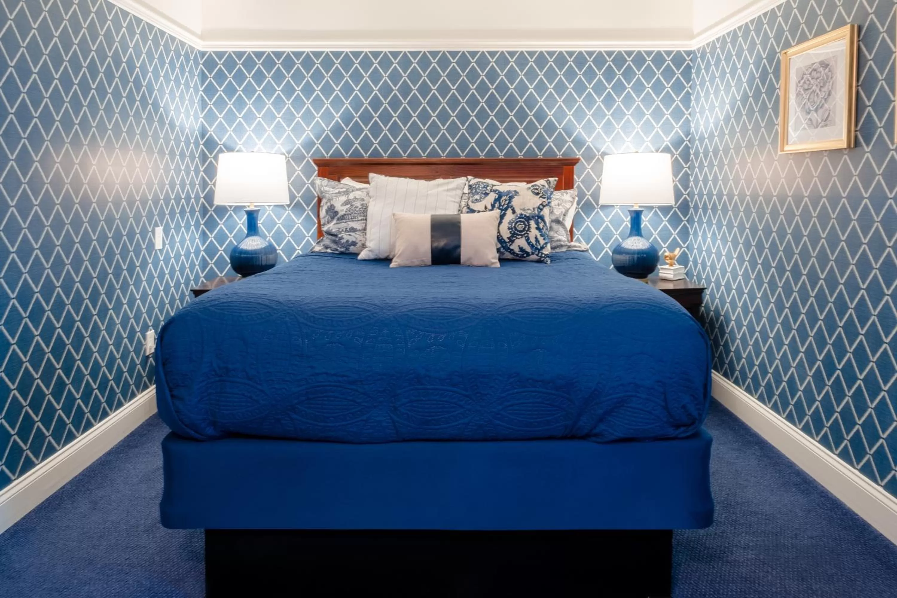 Bedroom, Bed in Red Coach Inn