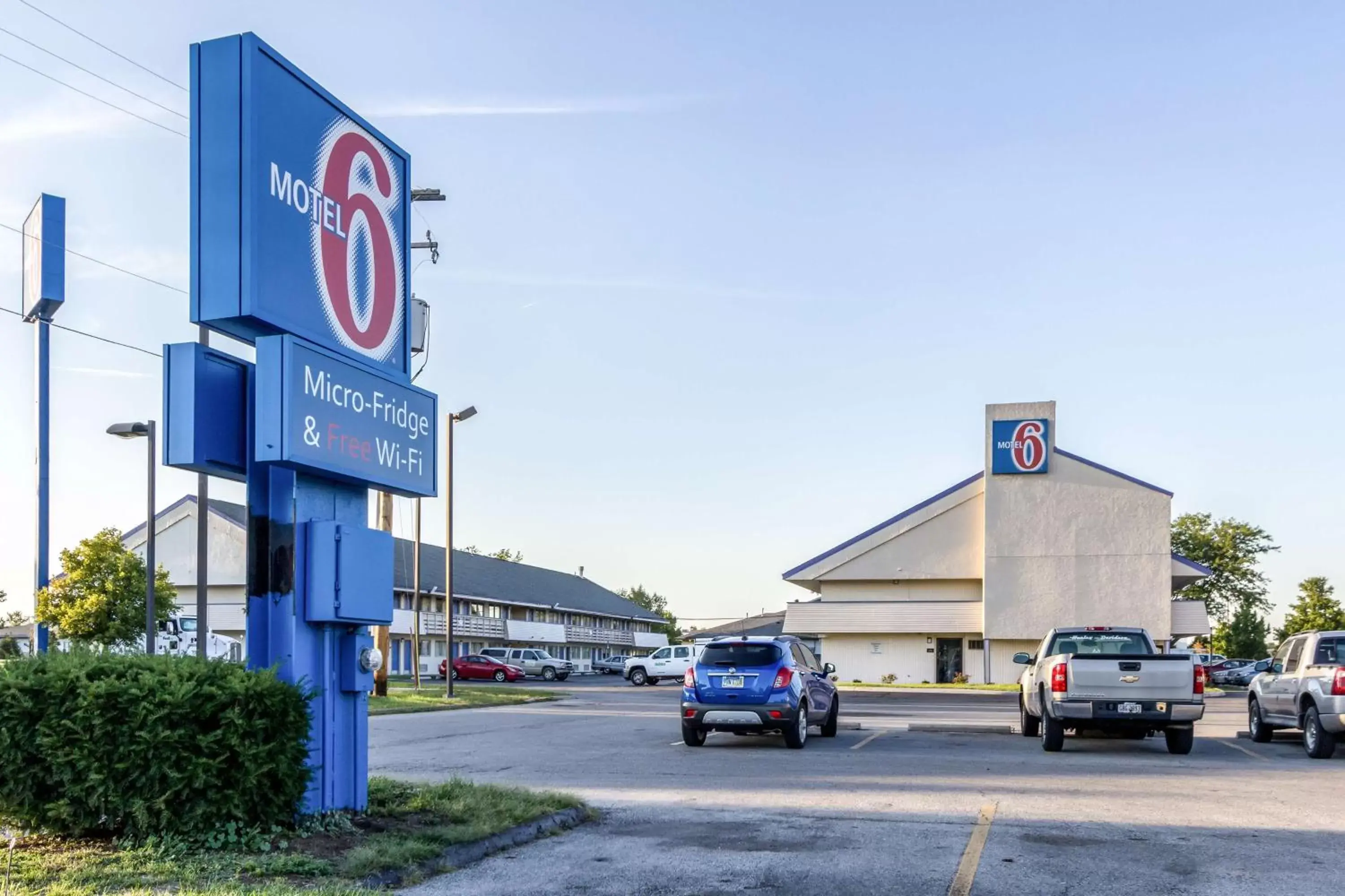 Property building in Motel 6-Grove City, OH Property building in Motel 6-Grove City, OH