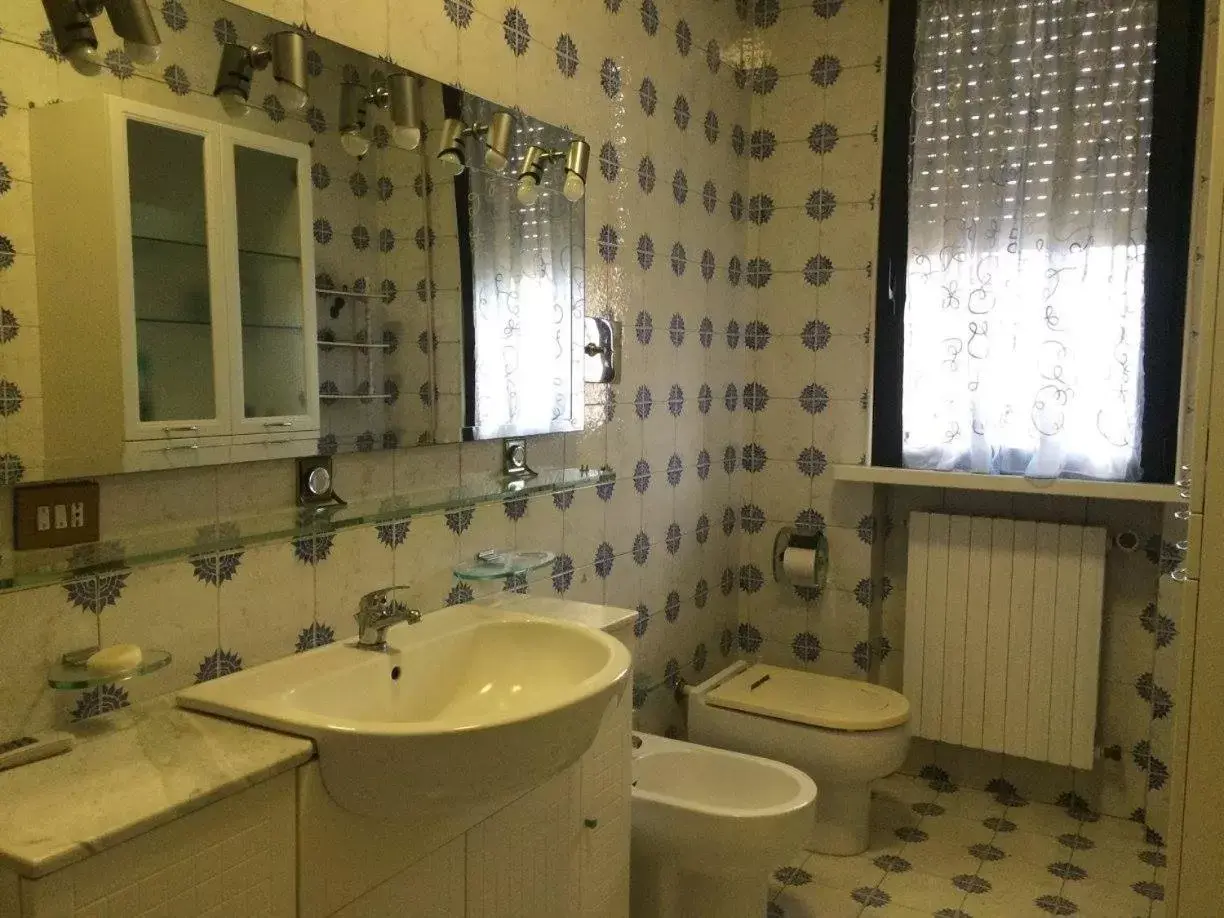 Shower, Bathroom in B&B Dai Nonni