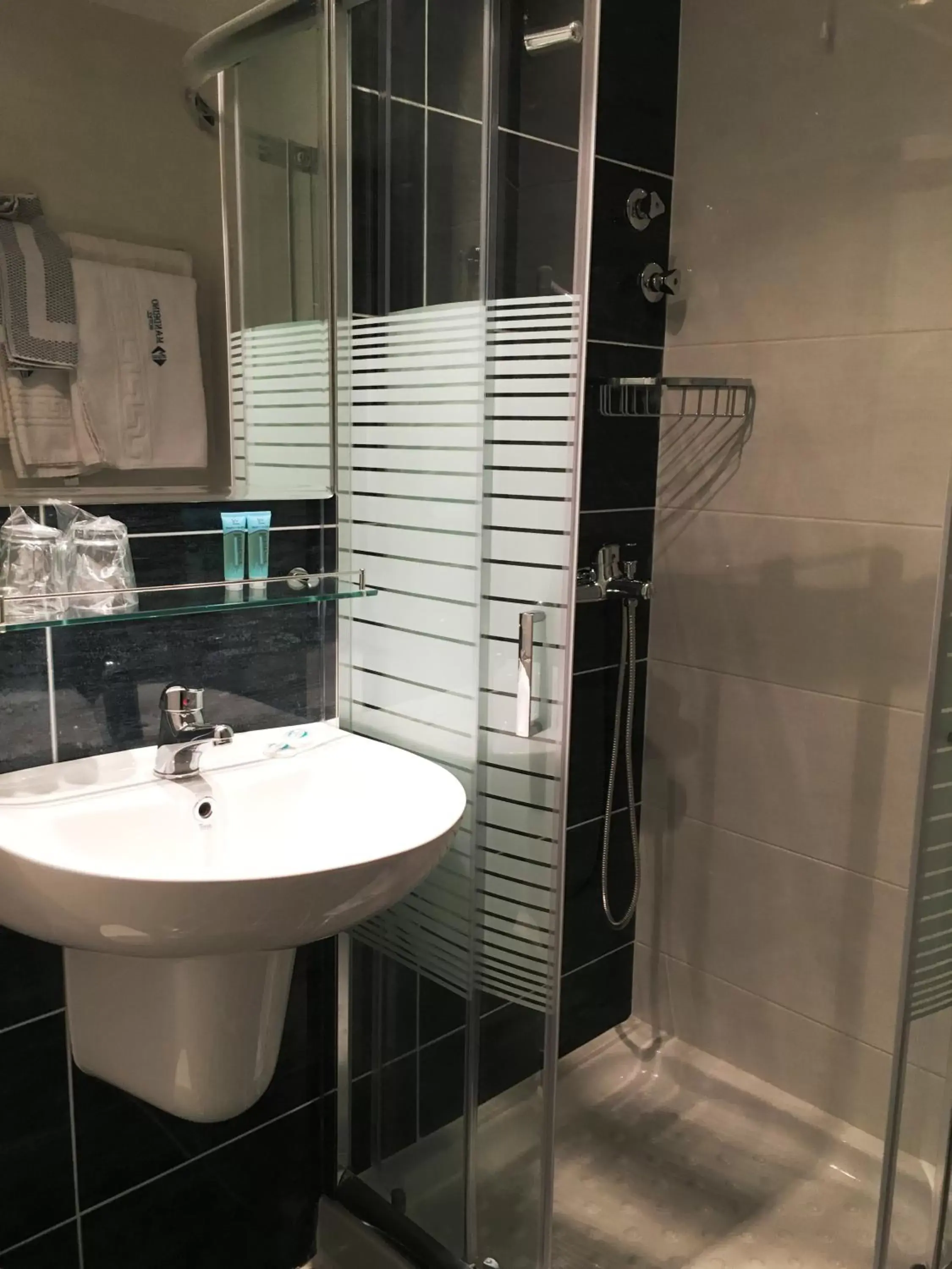 Shower, Bathroom in Mandrino Hotel