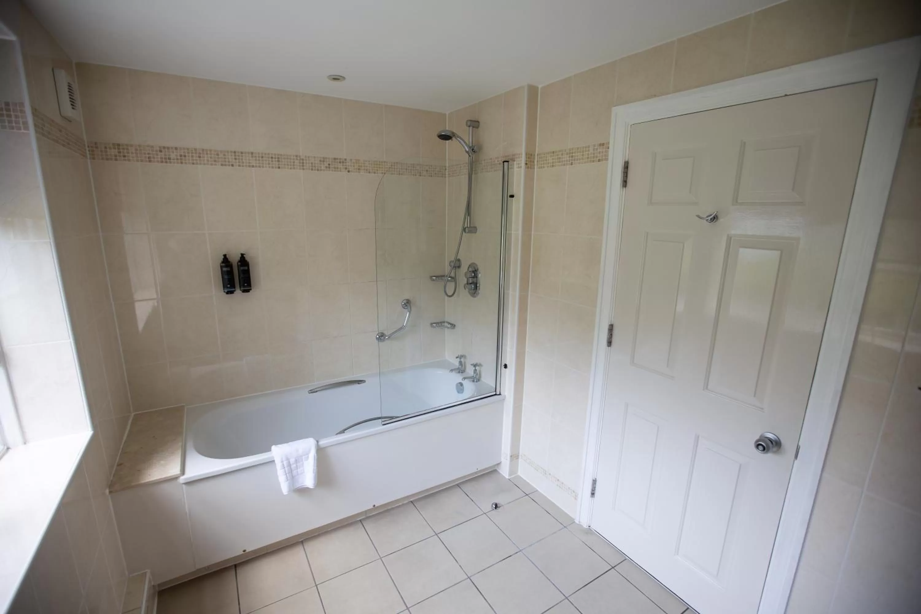 Bathroom in Albrighton Hall Hotel and Spa, a member of Radisson Individuals