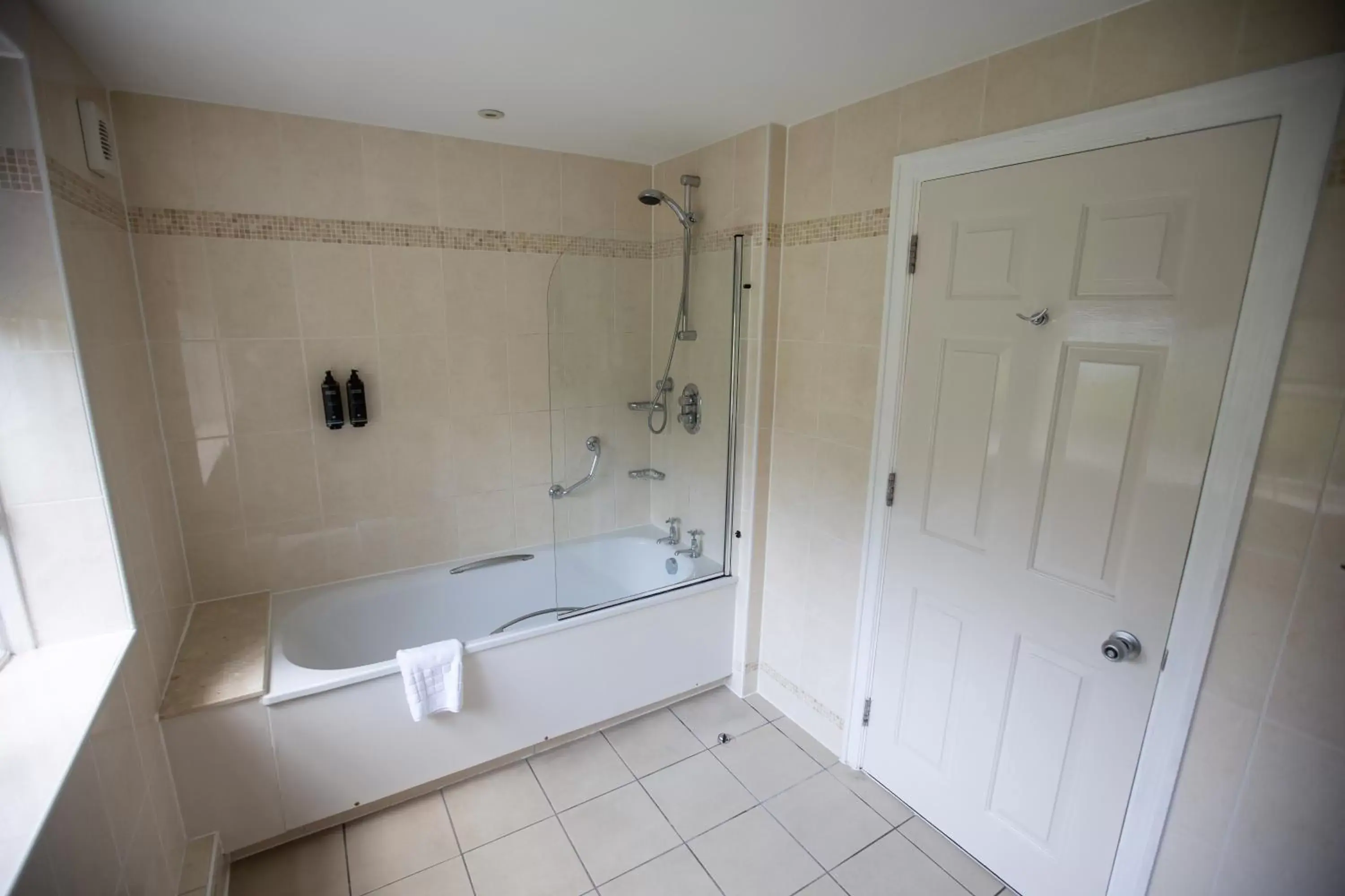 Bathroom in Mercure Shrewsbury Albrighton Hall Hotel & Spa