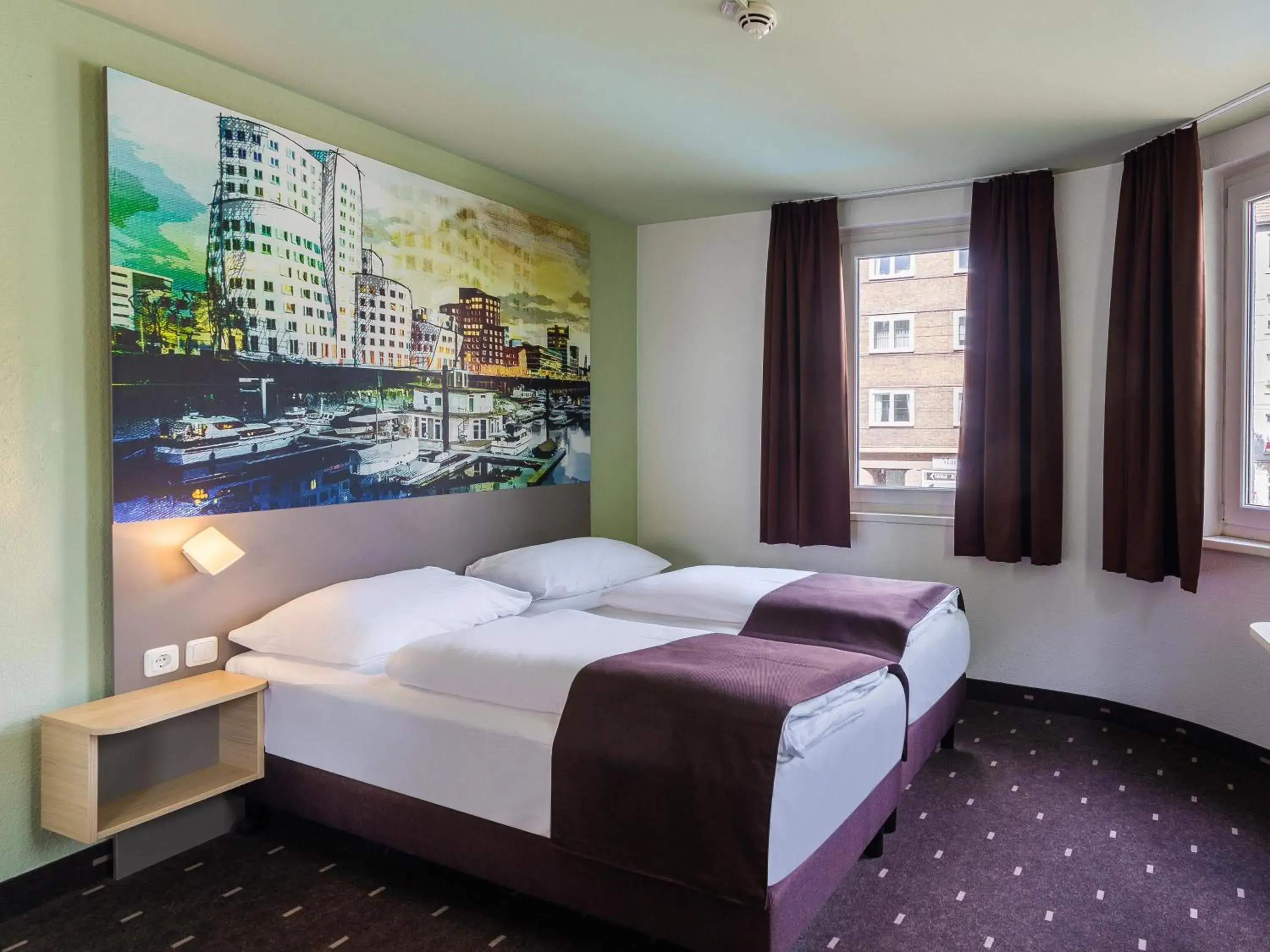 Photo of the whole room, Bed in B&B Hotel Düsseldorf City-Süd