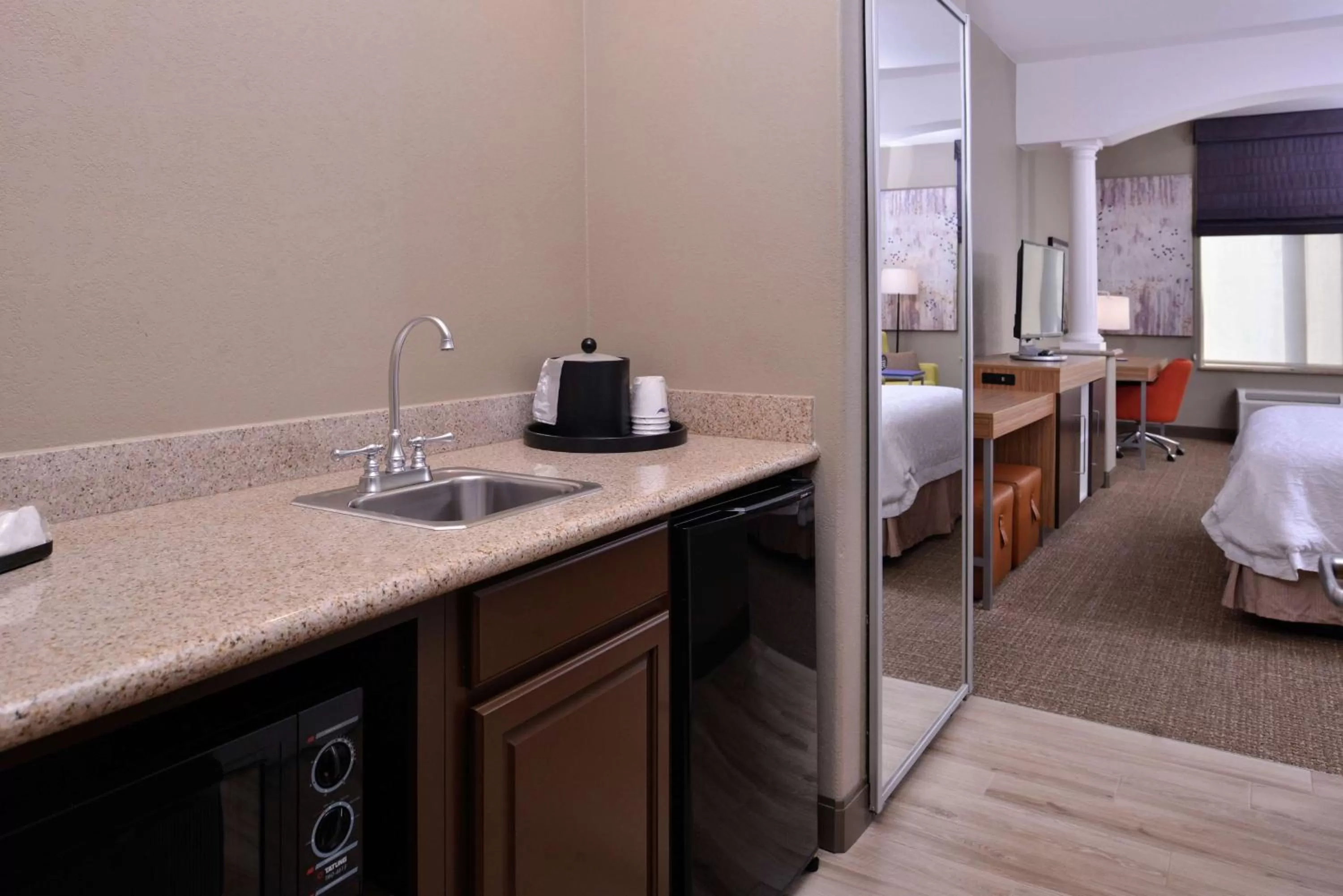 Bedroom, Bed in Hampton Inn & Suites Woodland-Sacramento Area