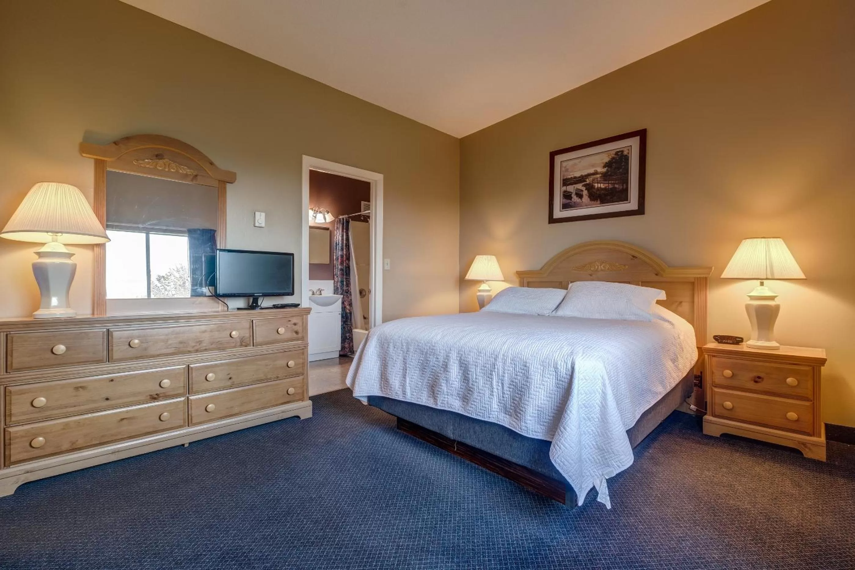 Bedroom, Bed in Village of Winnipesaukee