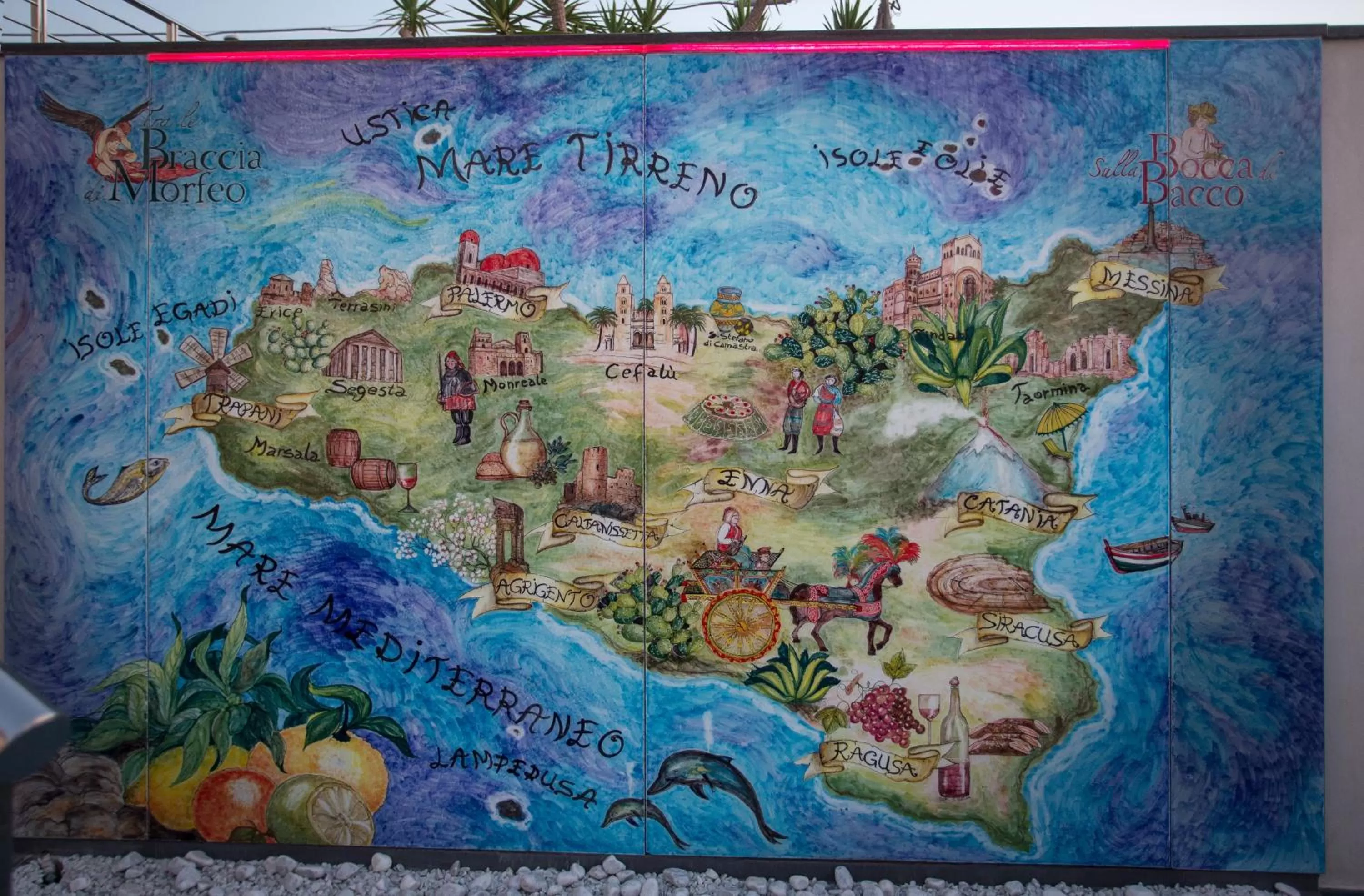 Decorative detail in Tra Le Braccia di Morfeo