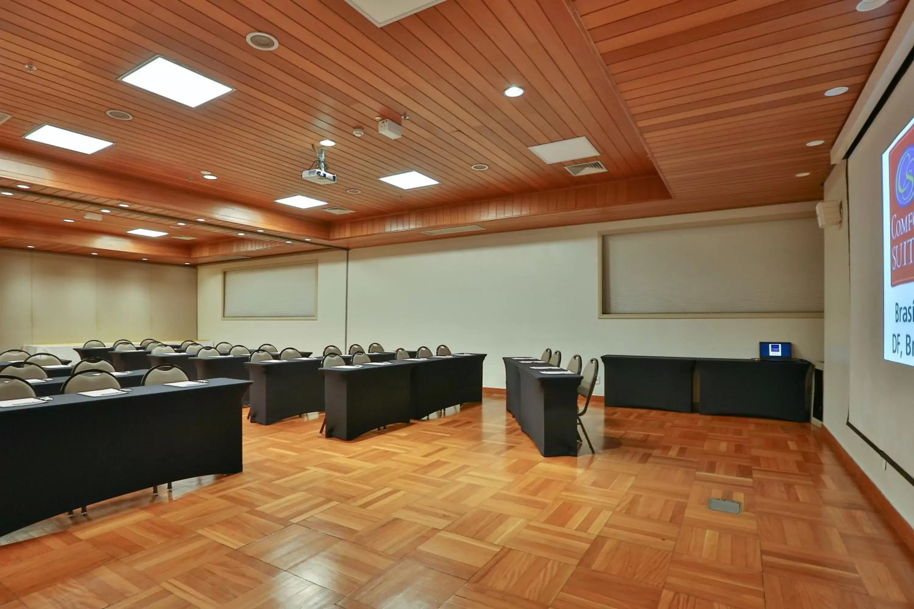 Meeting/conference room in Comfort Suites Brasília