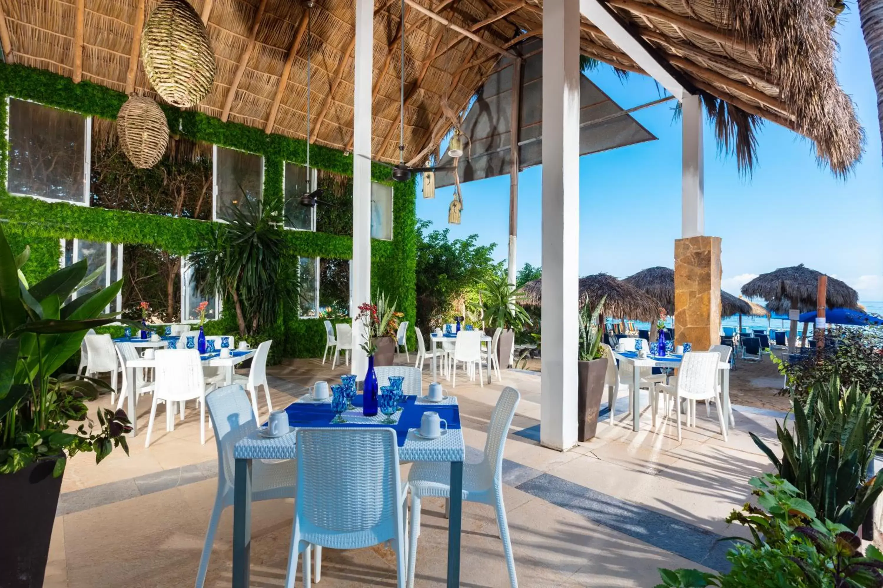 Restaurant/Places to Eat in Blue Chairs Resort by the Sea - Adults Only