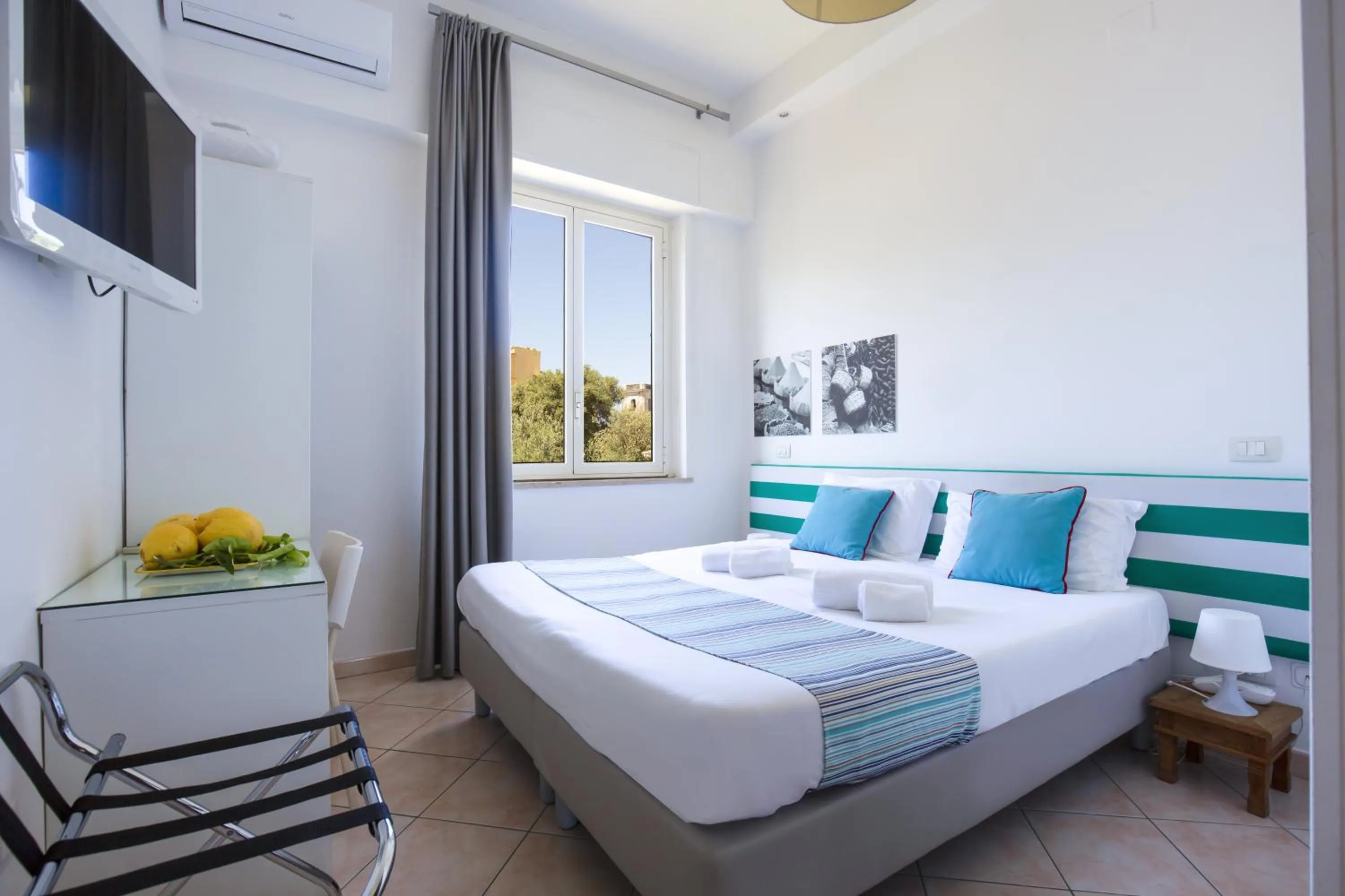 Bedroom, Bed in Hotel Spicy