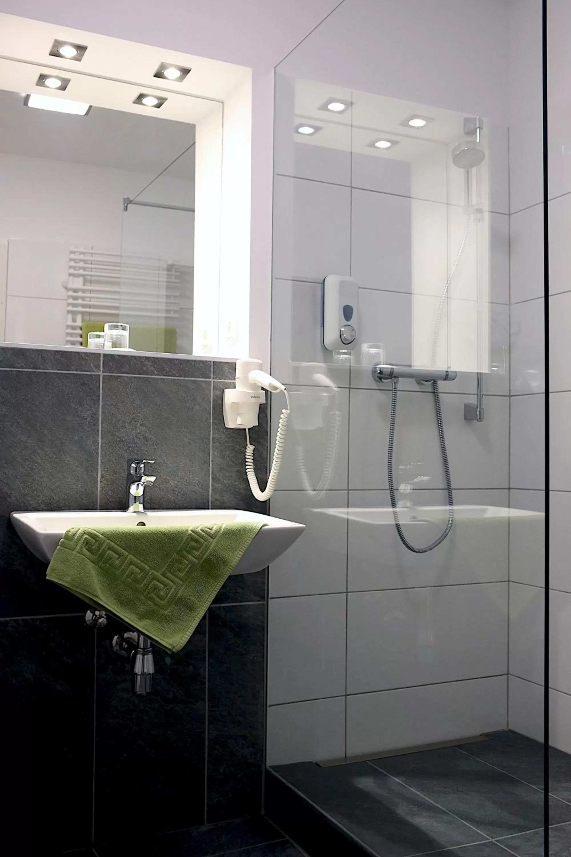 Shower in Hotel "City Rooms Wels"
