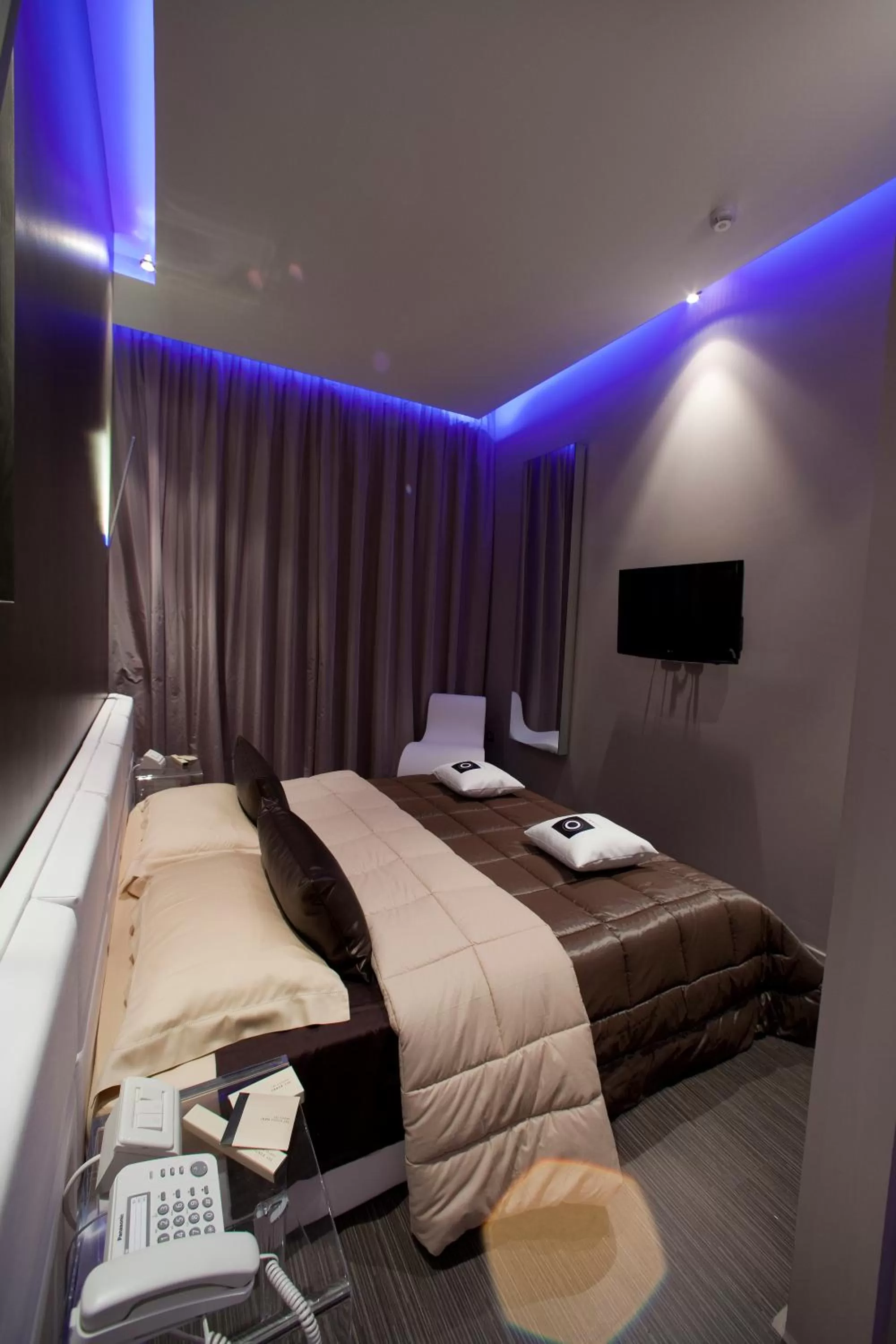 Photo of the whole room, Bed in Le Camp Suite & Spa