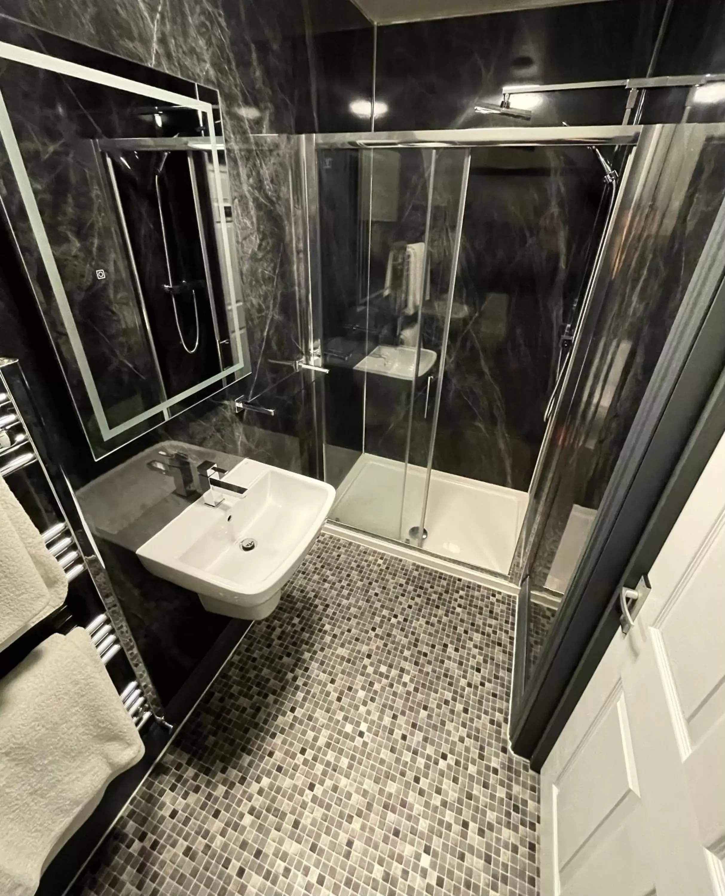 Shower, Bathroom in Cadmore Lodge Bed & Breakfast